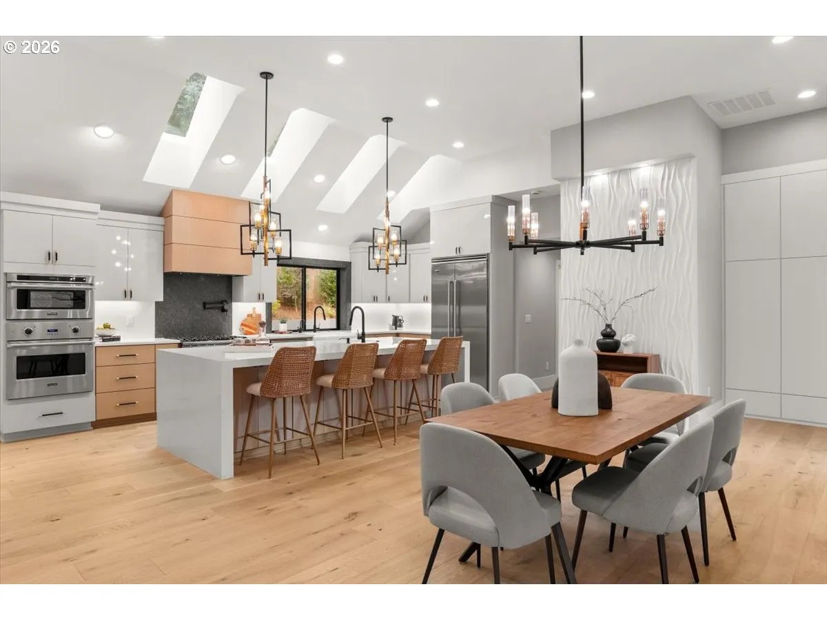 Kitchen/Dining Room-Island