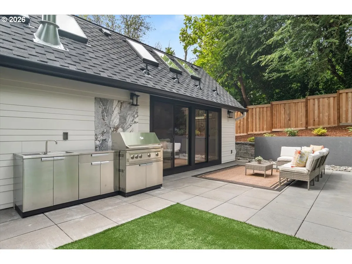 Kitchen/Outside
