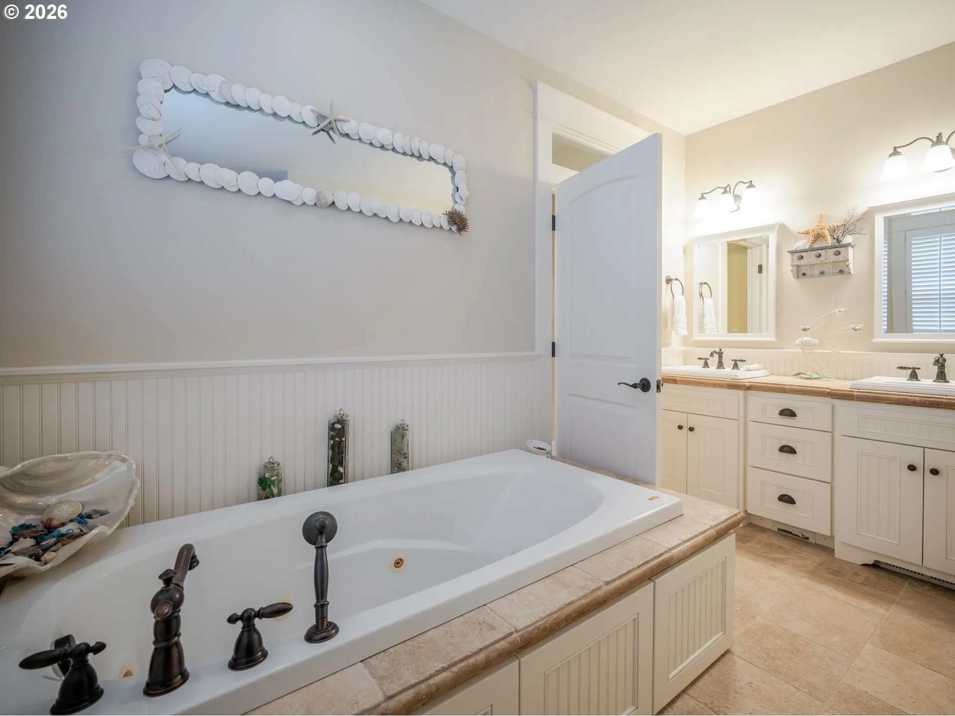 Bathroom, Attached-Walk-In Closet