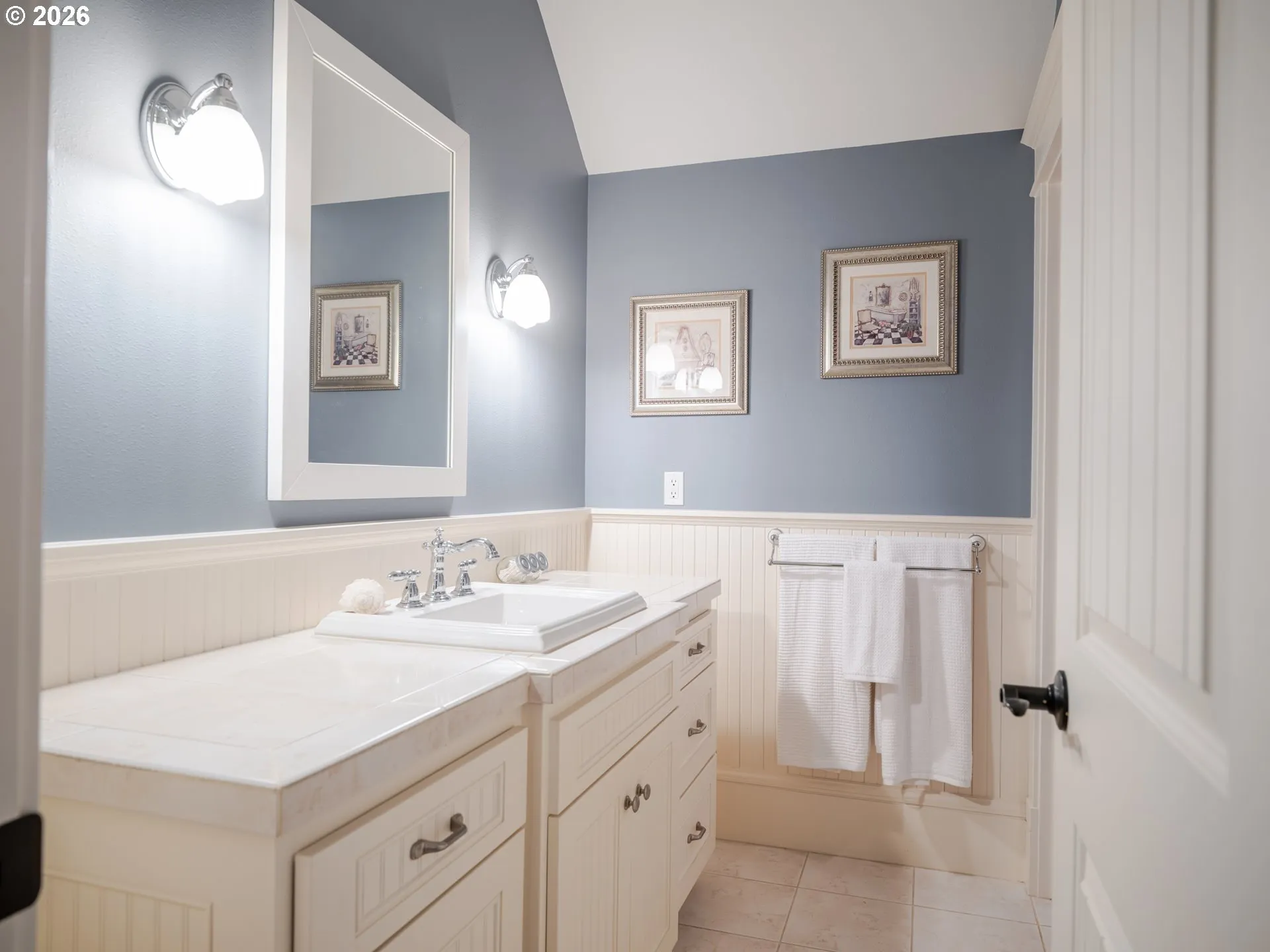 Bathroom-Upper