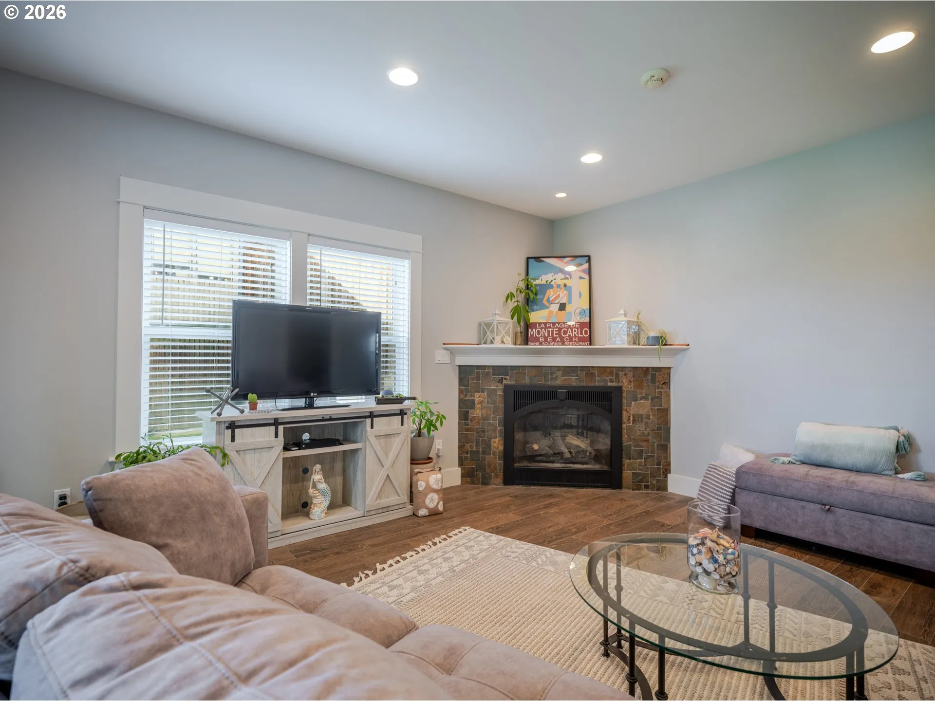 Living Room-Fireplace