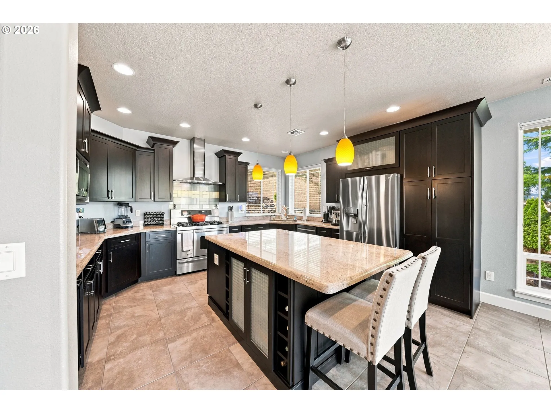 Kitchen-Breakfast Bar