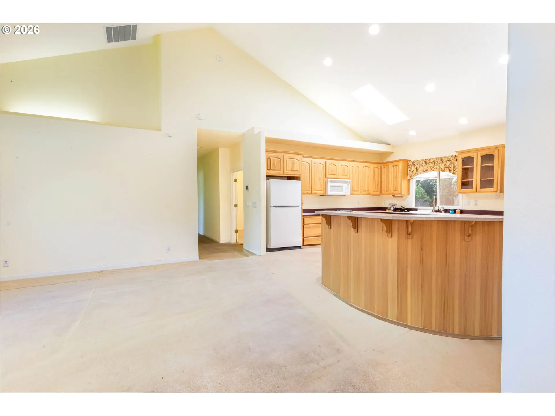 Kitchen-Breakfast Bar