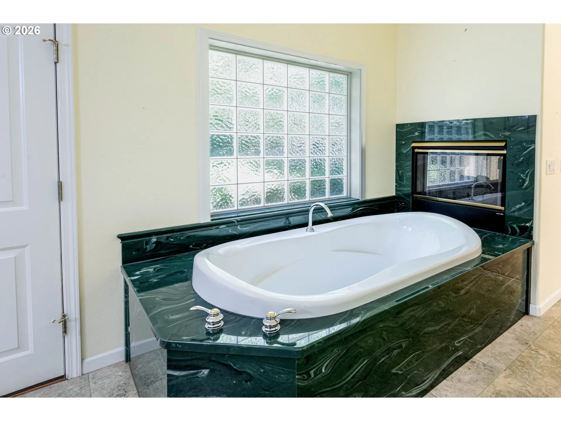 Bathroom, Attached-Garden Tub