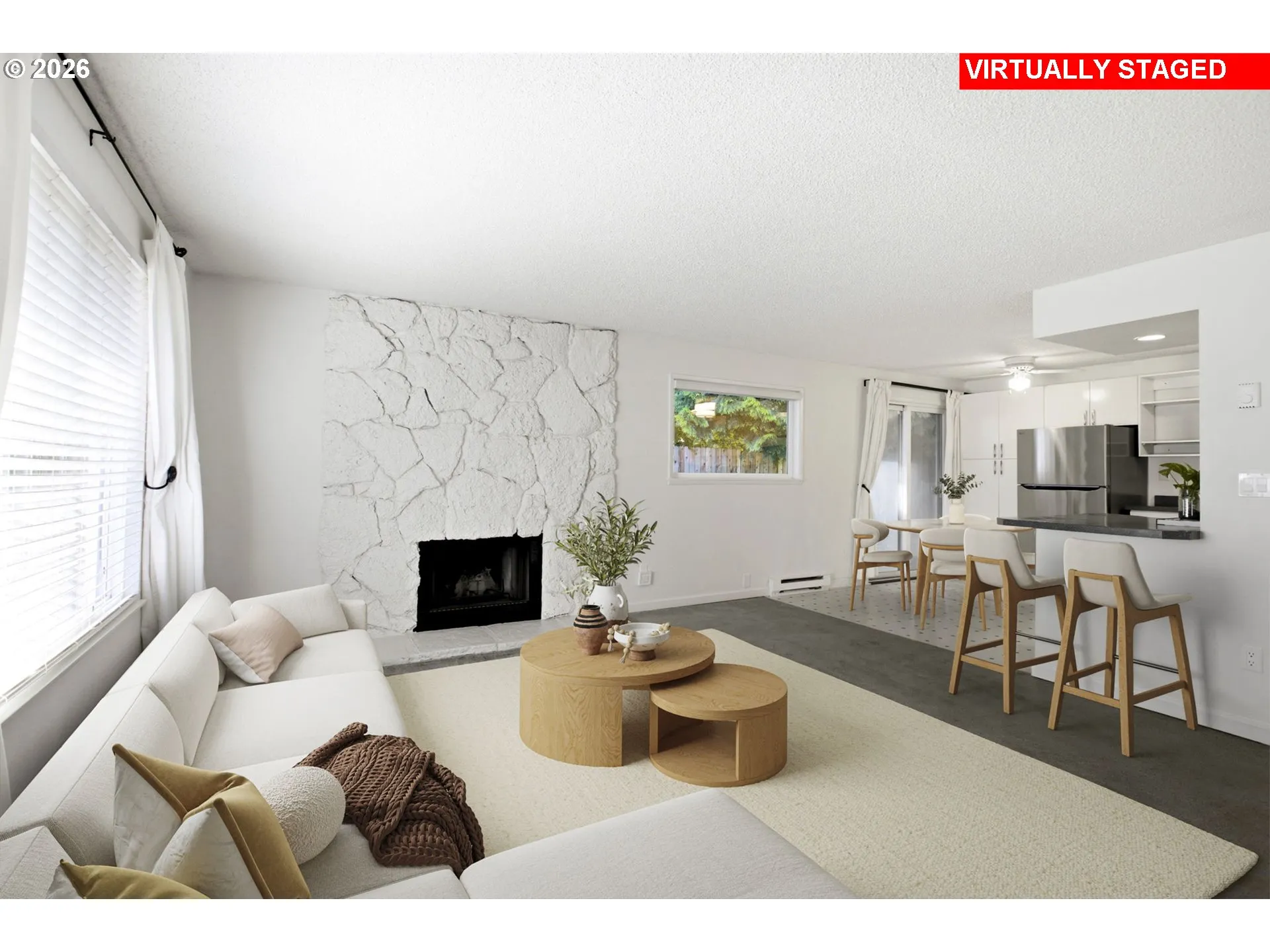 Living Room/Entrance