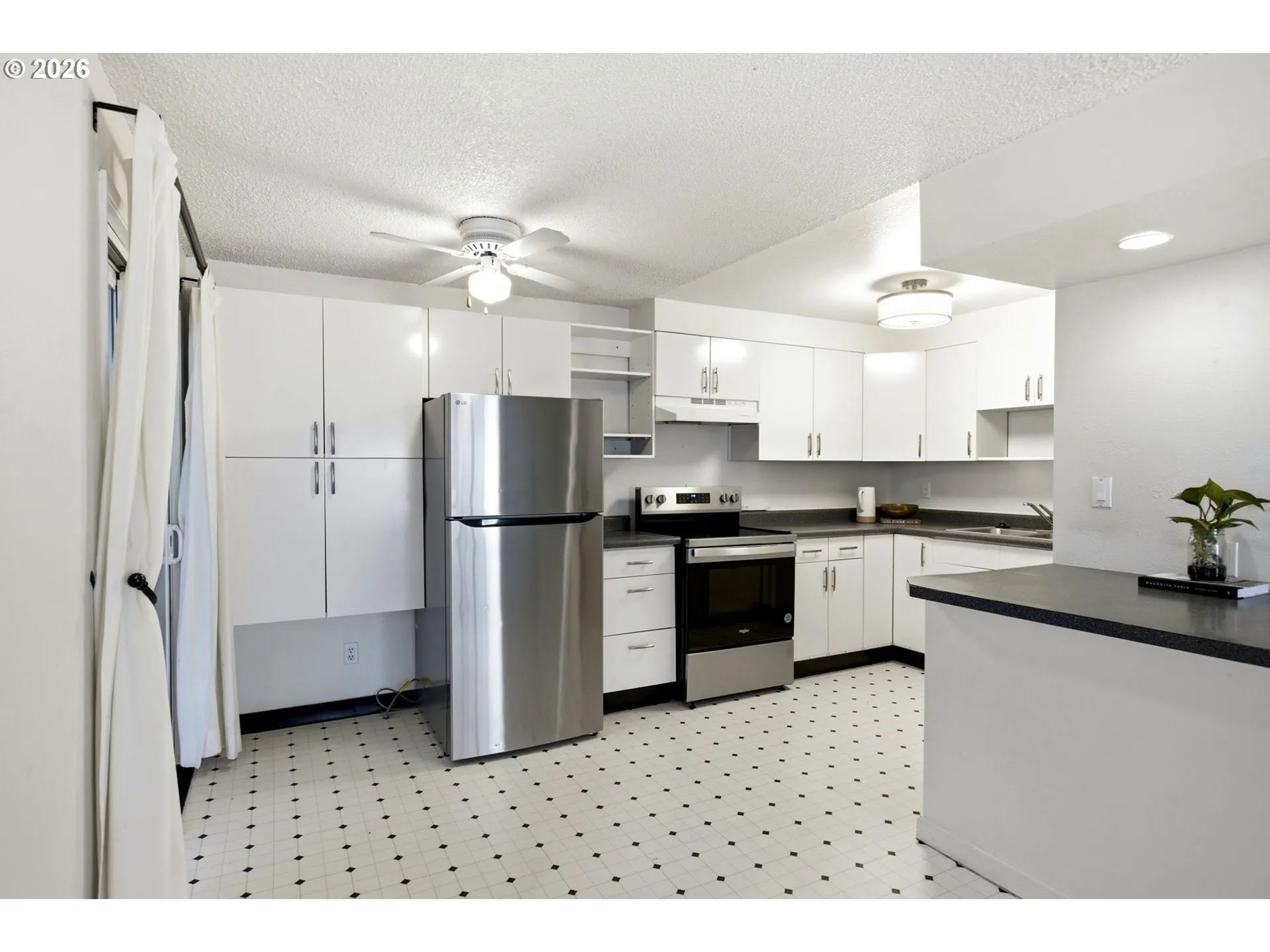 Kitchen-Eating Area