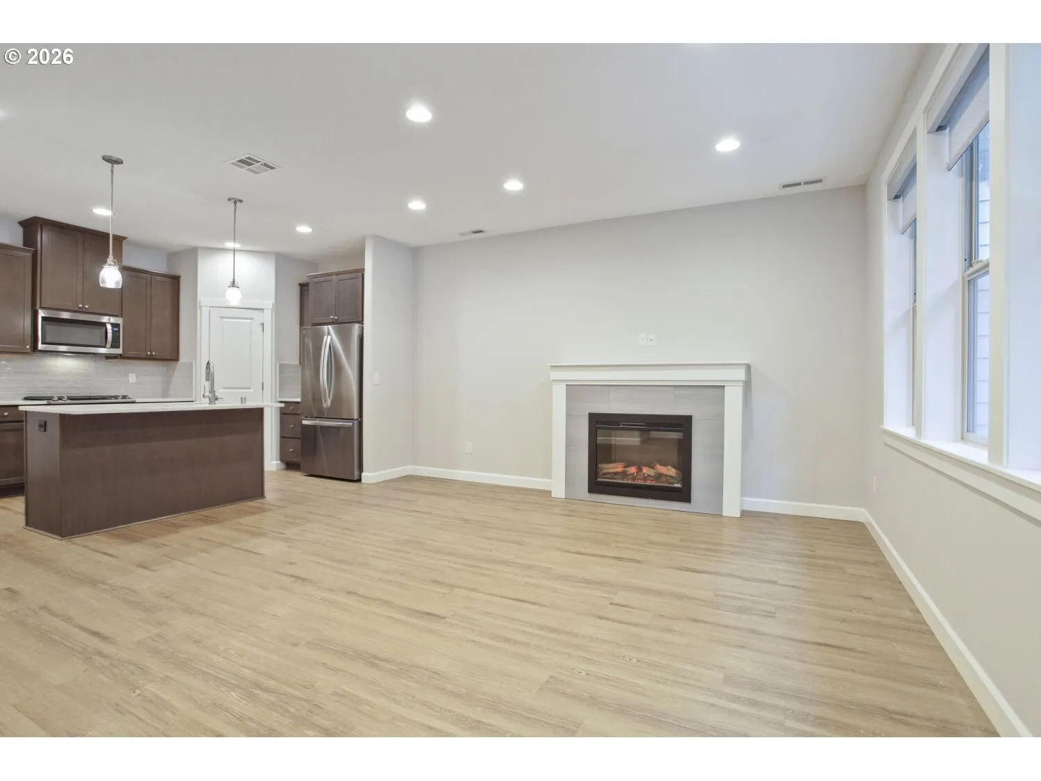 Living Room/Entrance