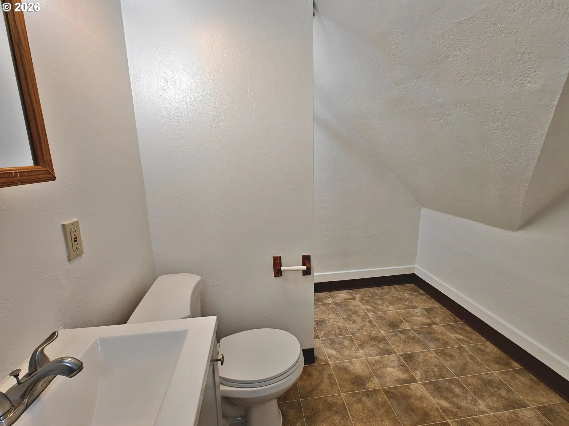 Bathroom-Upper