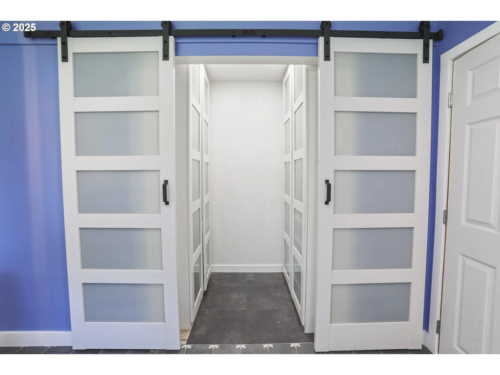 Bathroom, Attached-Walk-In Closet