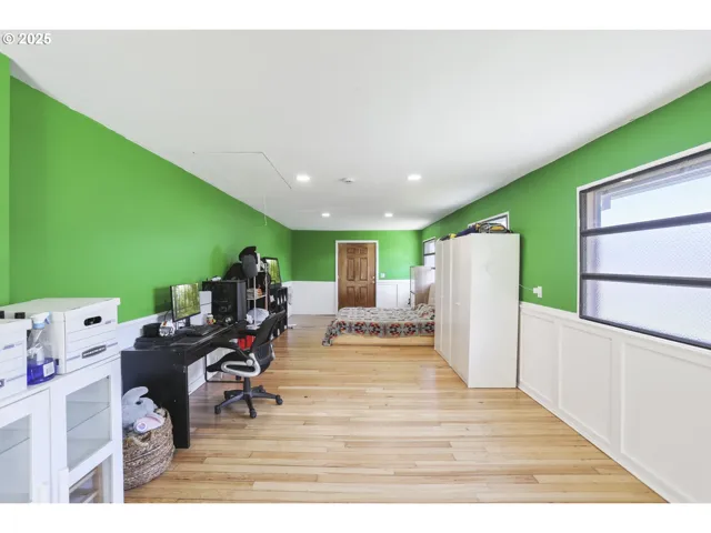 Primary Bedroom-Main