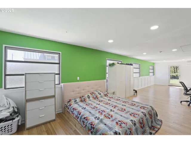 Primary Bedroom-Attached Bathroom