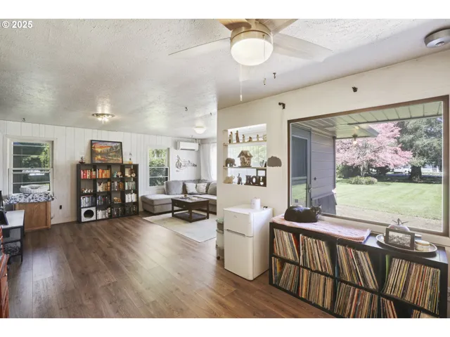 Living Room-Ceiling Fan