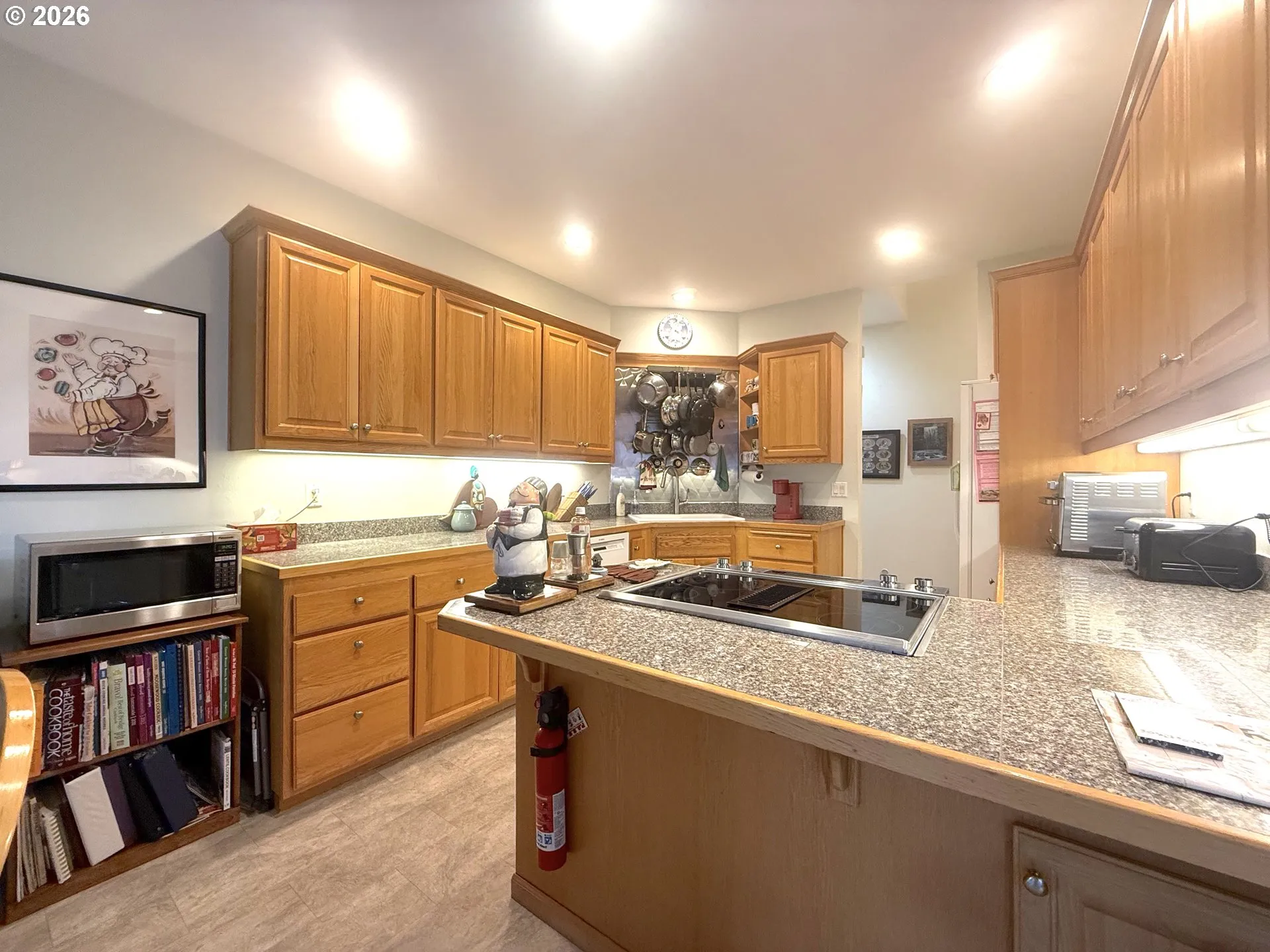 Kitchen-Breakfast Bar