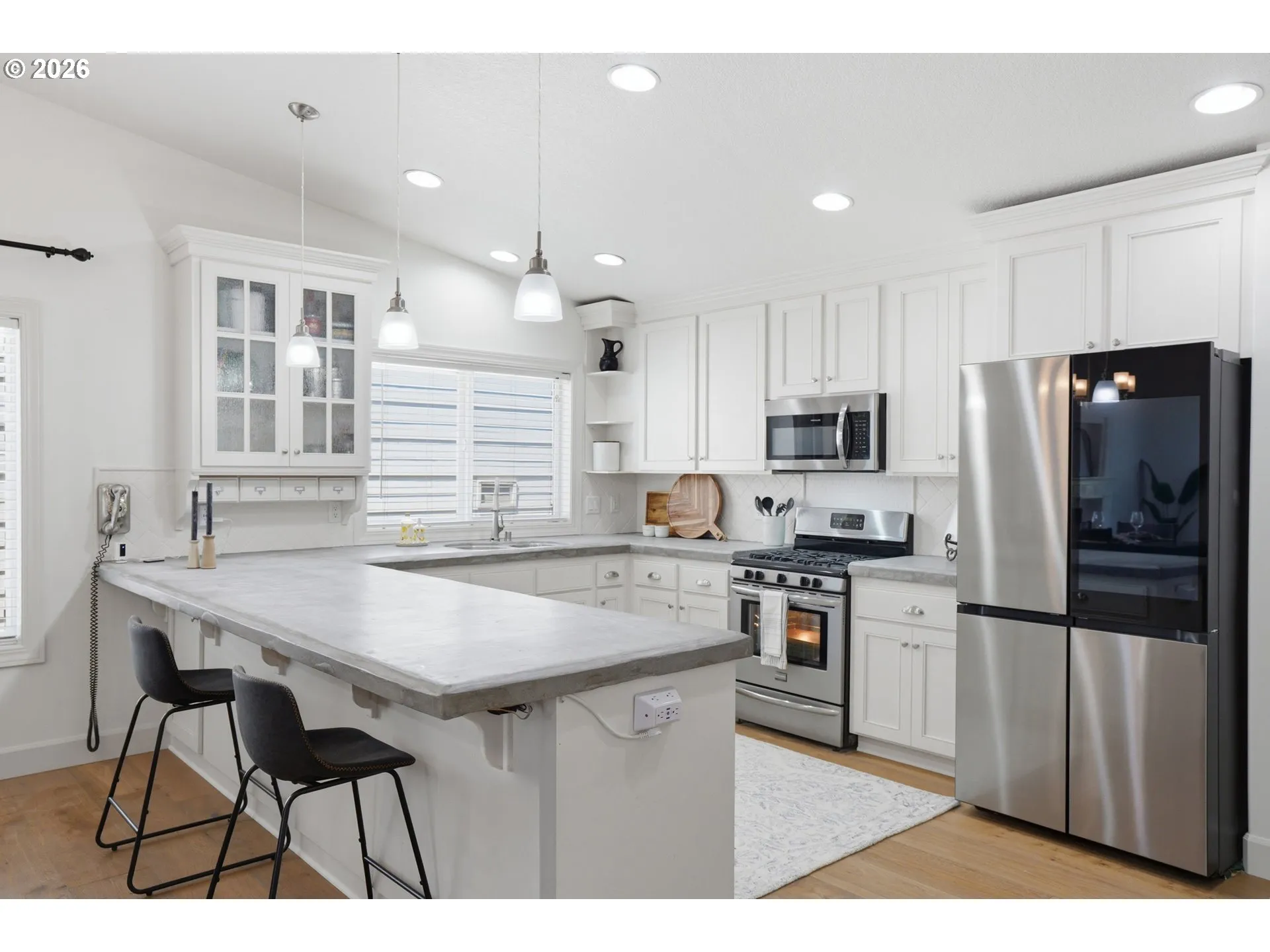 Kitchen-Breakfast Bar
