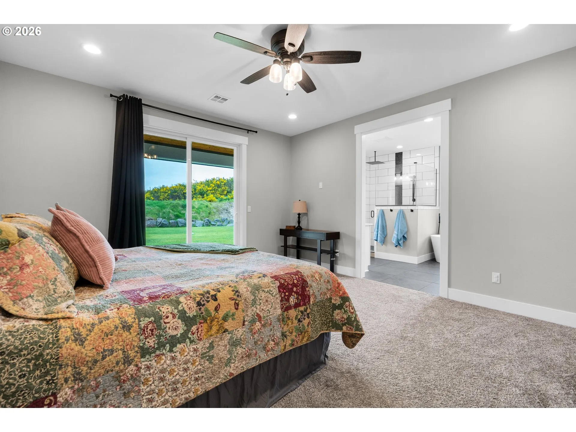 Bedroom, Primary