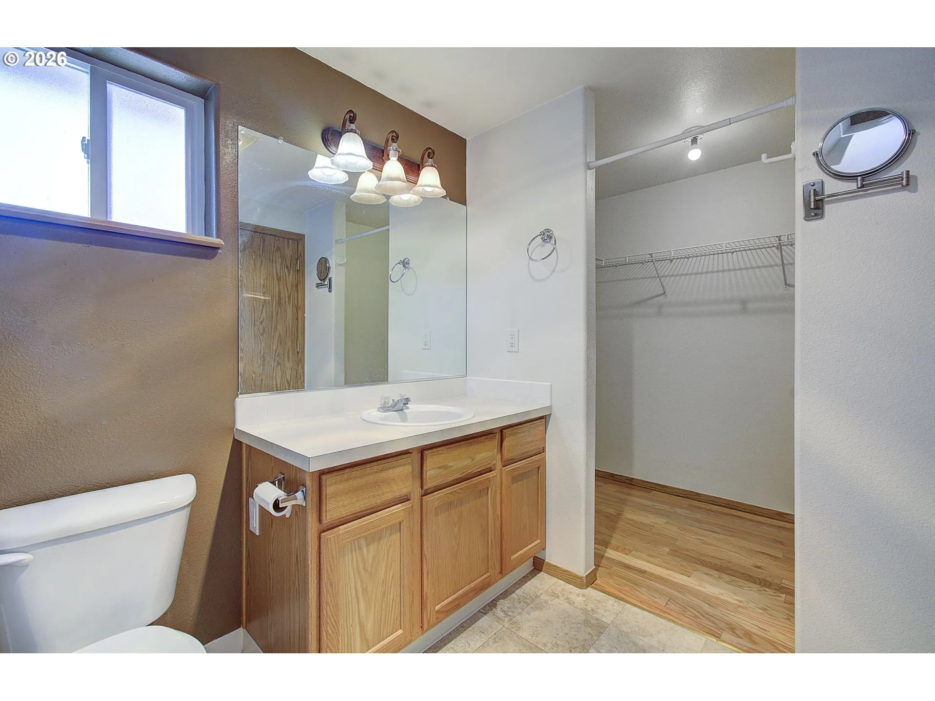 Bathroom, Attached-Upper
