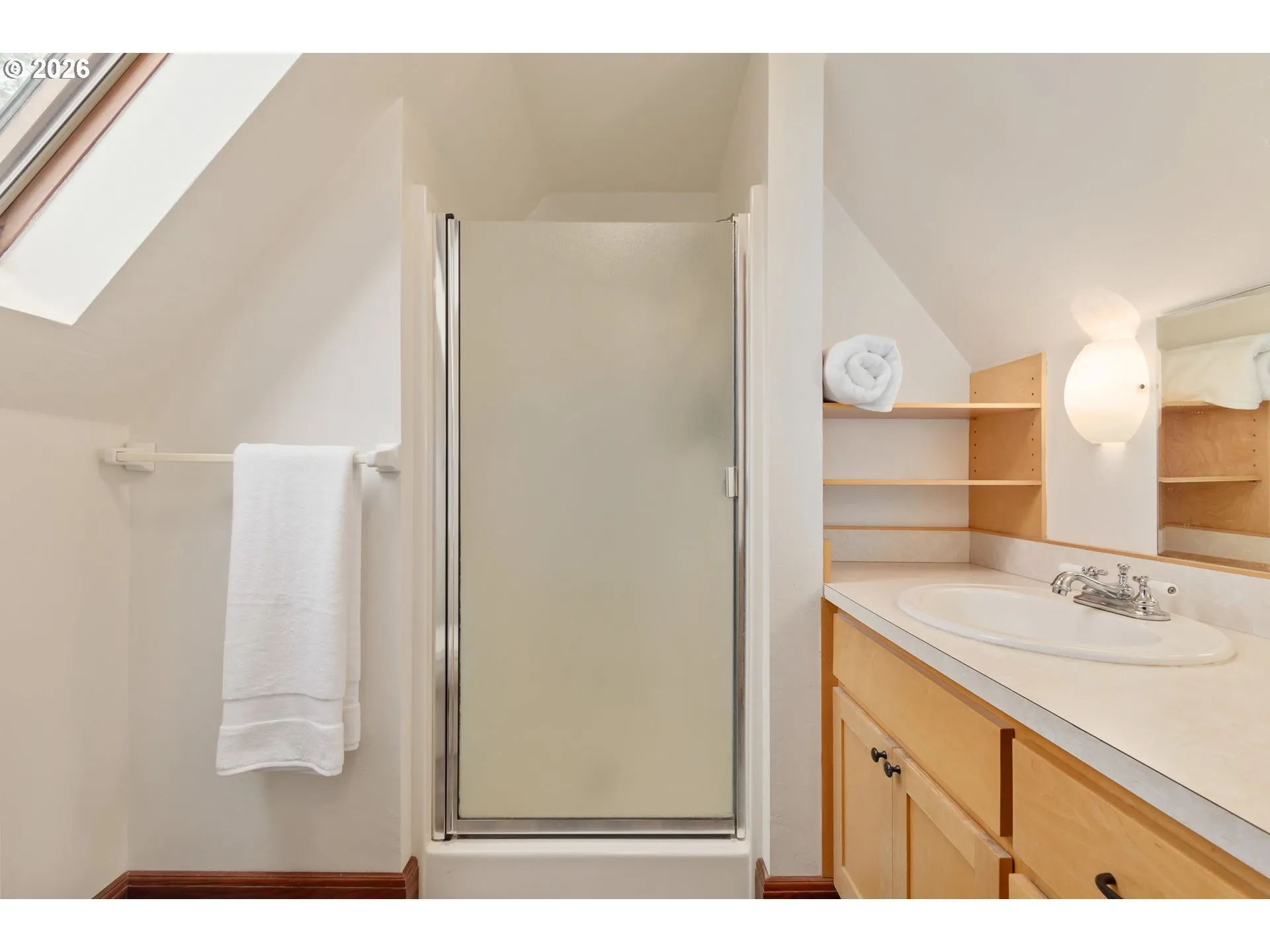 Bedroom-Full Bathroom