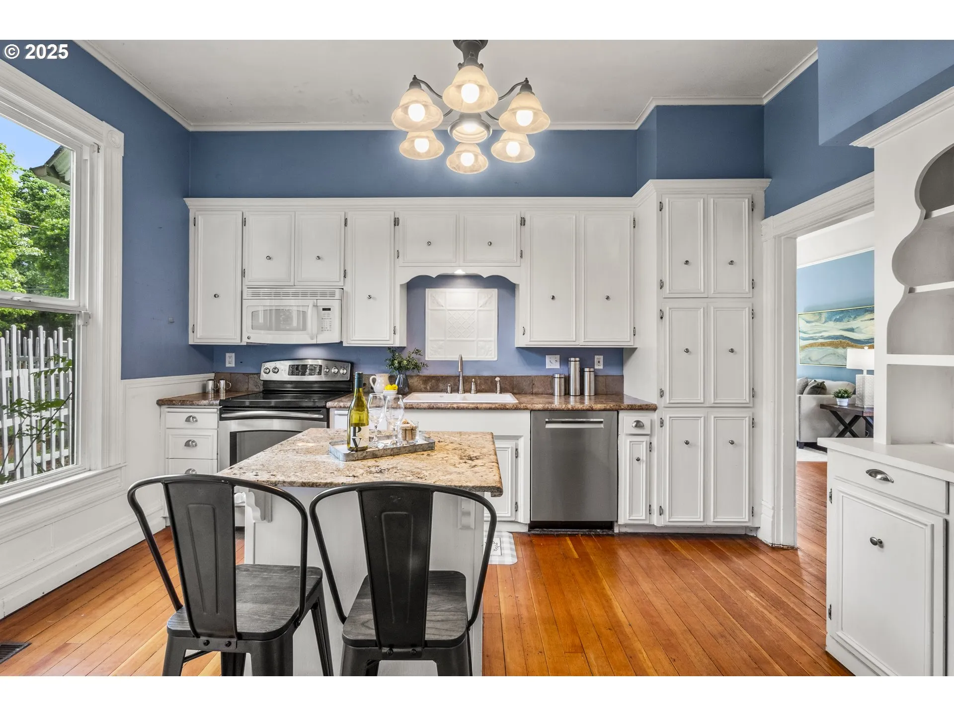 Kitchen-Eating Area