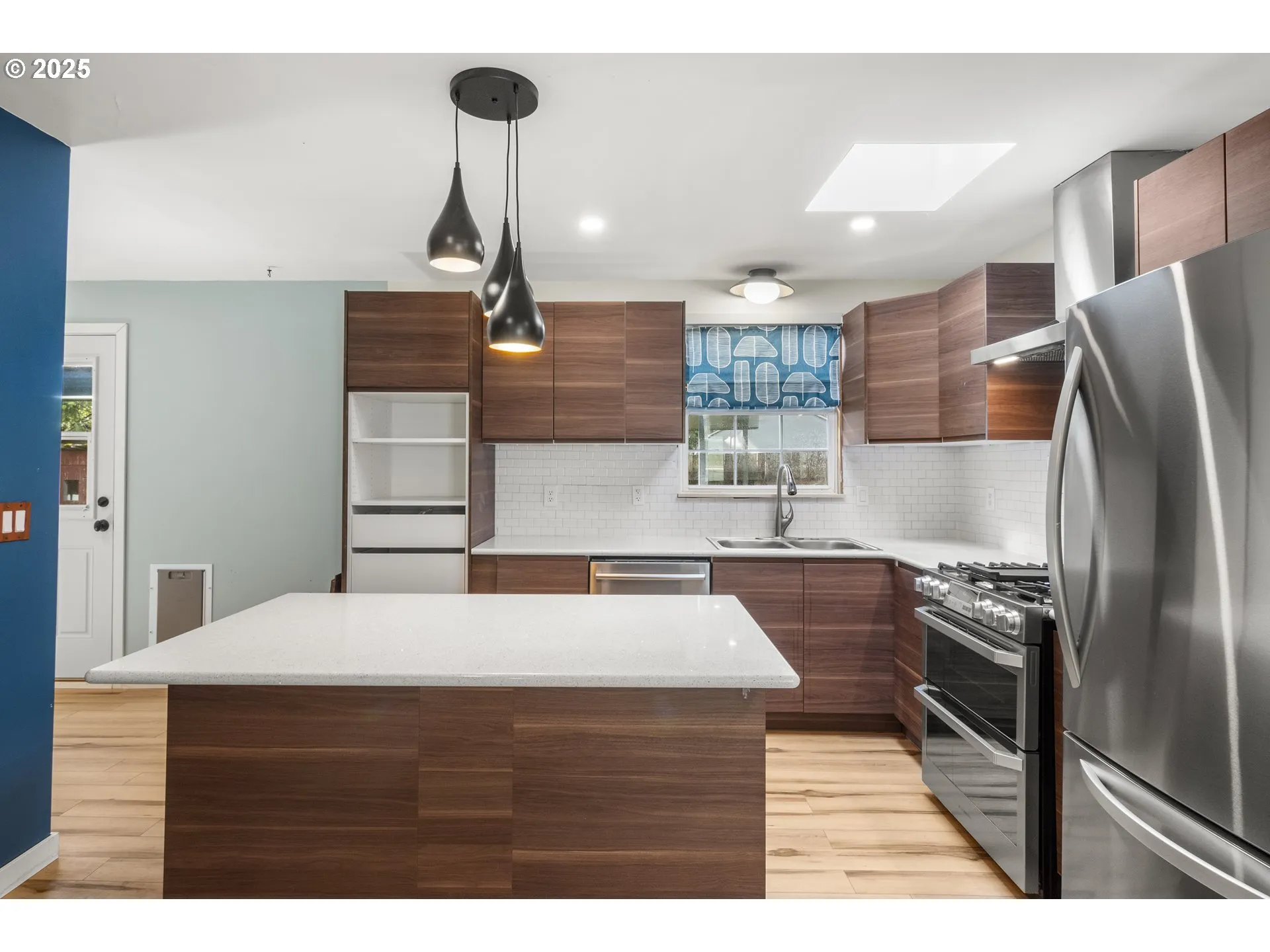 Kitchen-Eating Area