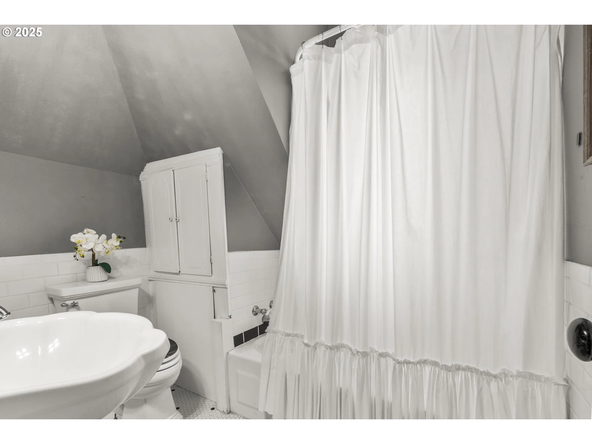 Bathroom-Upper