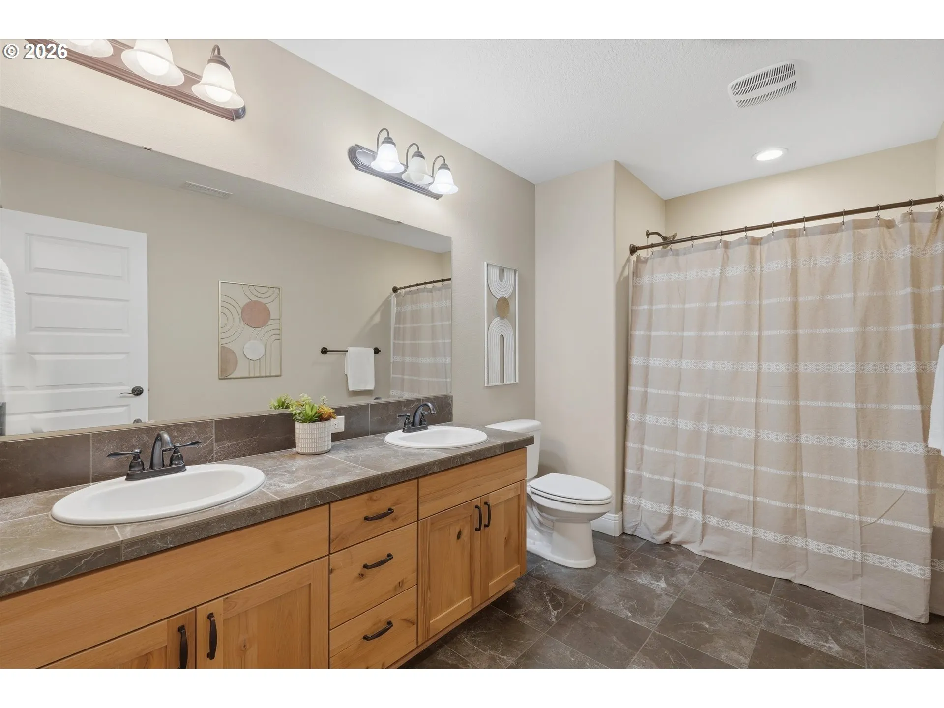 Bathroom-Upper