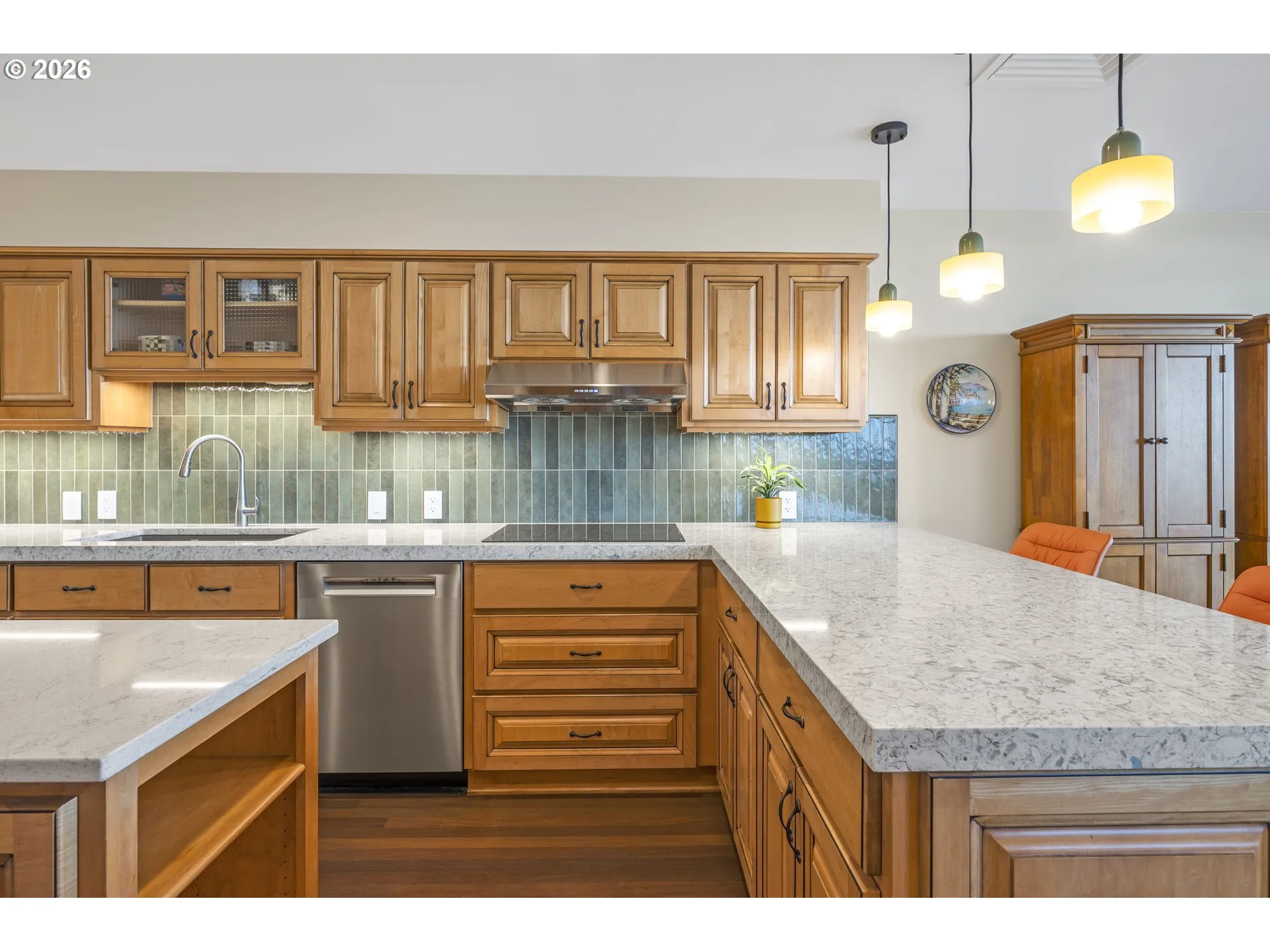 Kitchen-Breakfast Bar