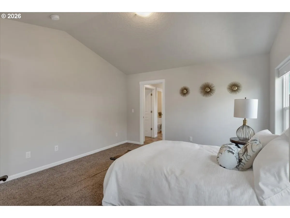Bedroom, Primary-Vaulted Ceilings