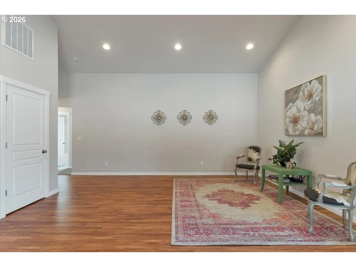 Living Room-Vaulted Ceilings