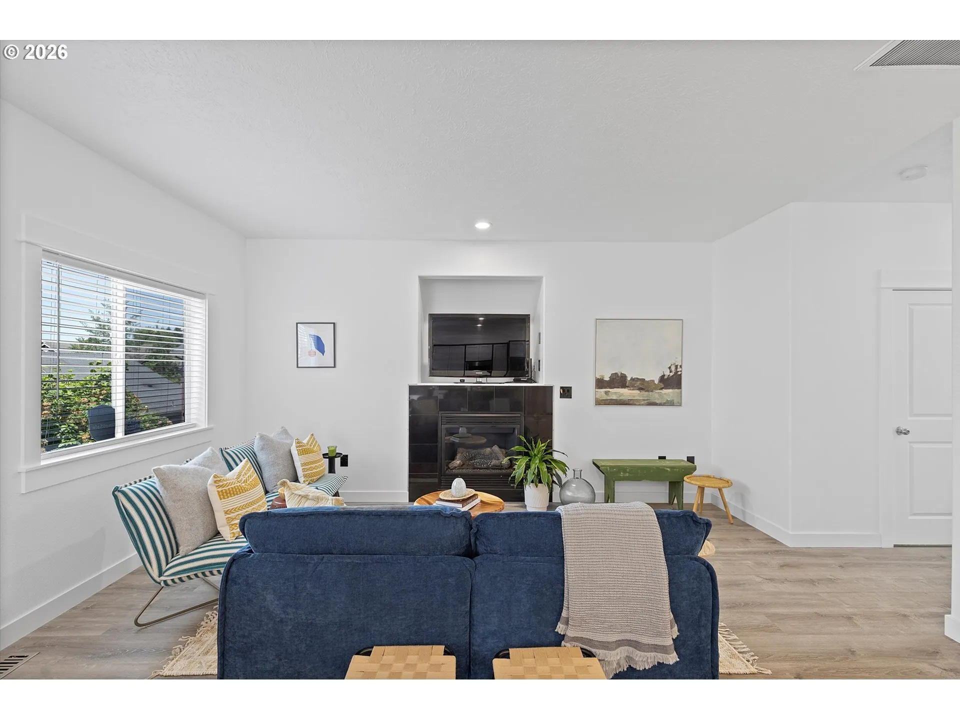 Living Room-Fireplace