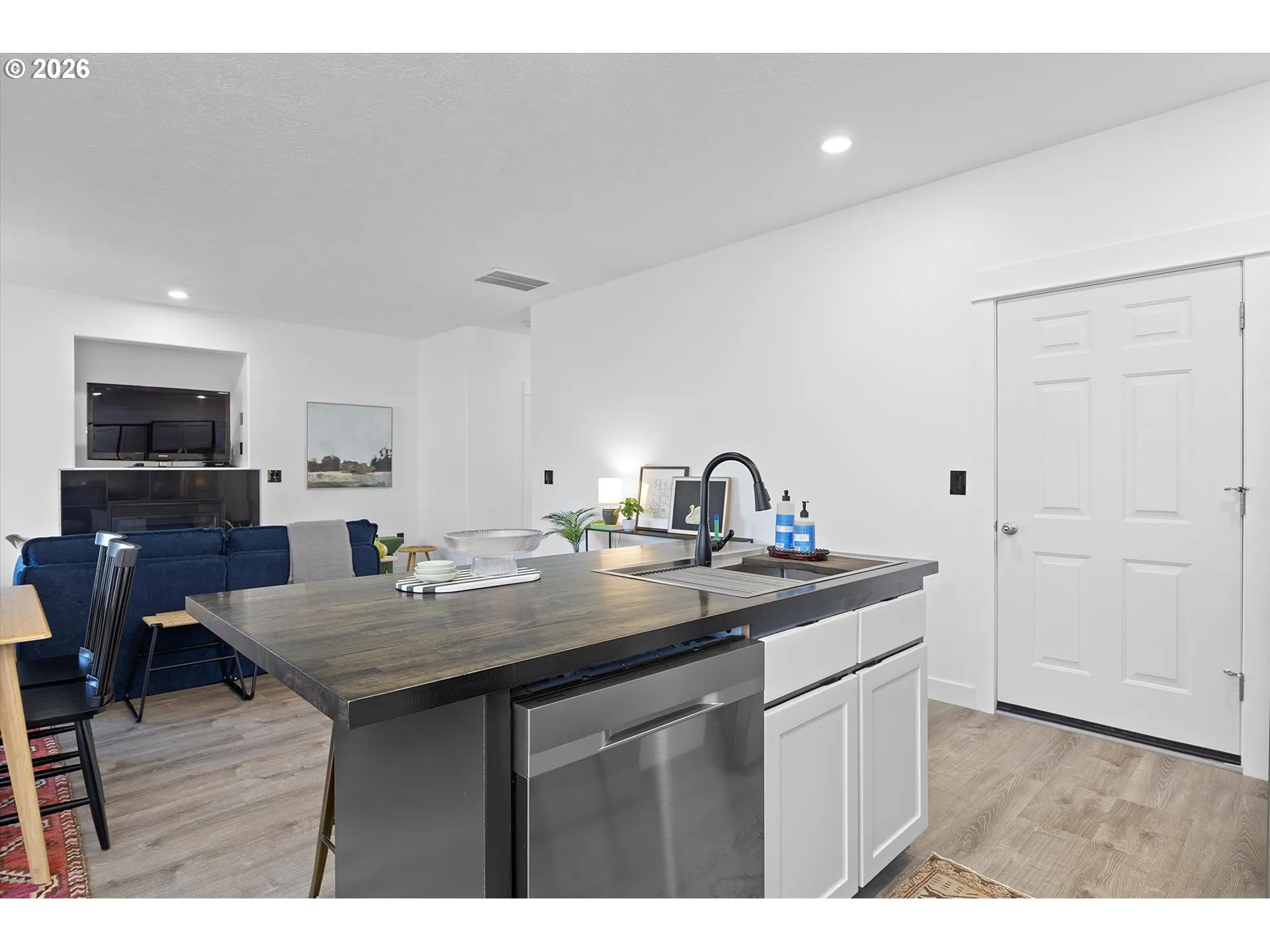 Kitchen/Living Room-Island