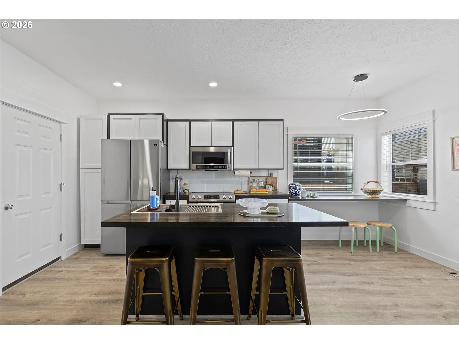 Kitchen/Nook-Island