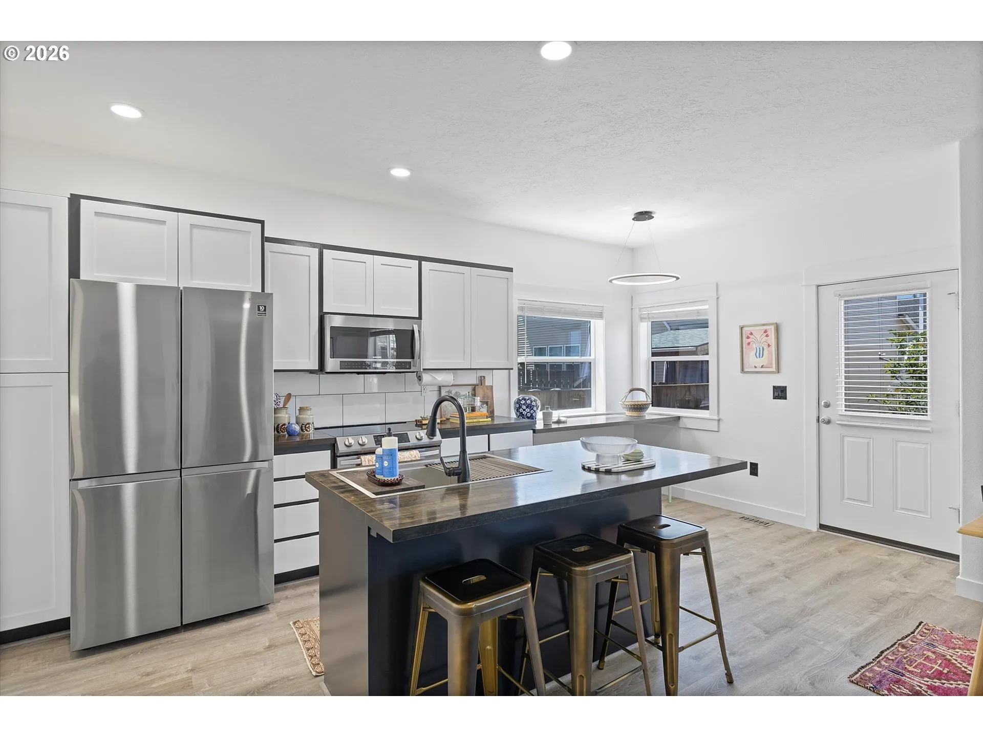 Kitchen/Nook-Island