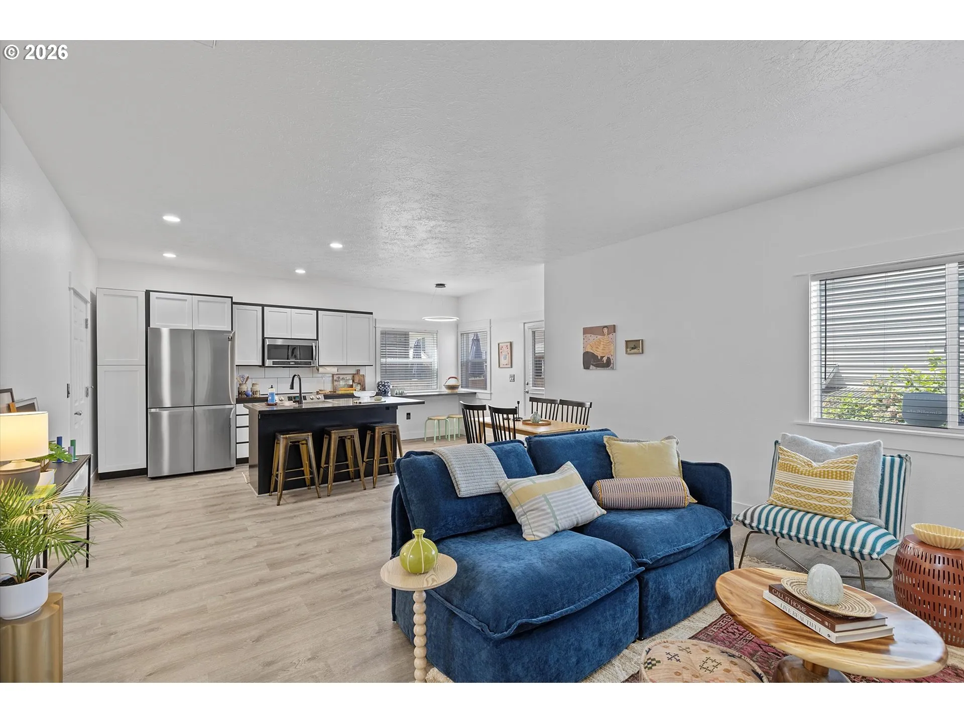 Kitchen/Living Room-Island