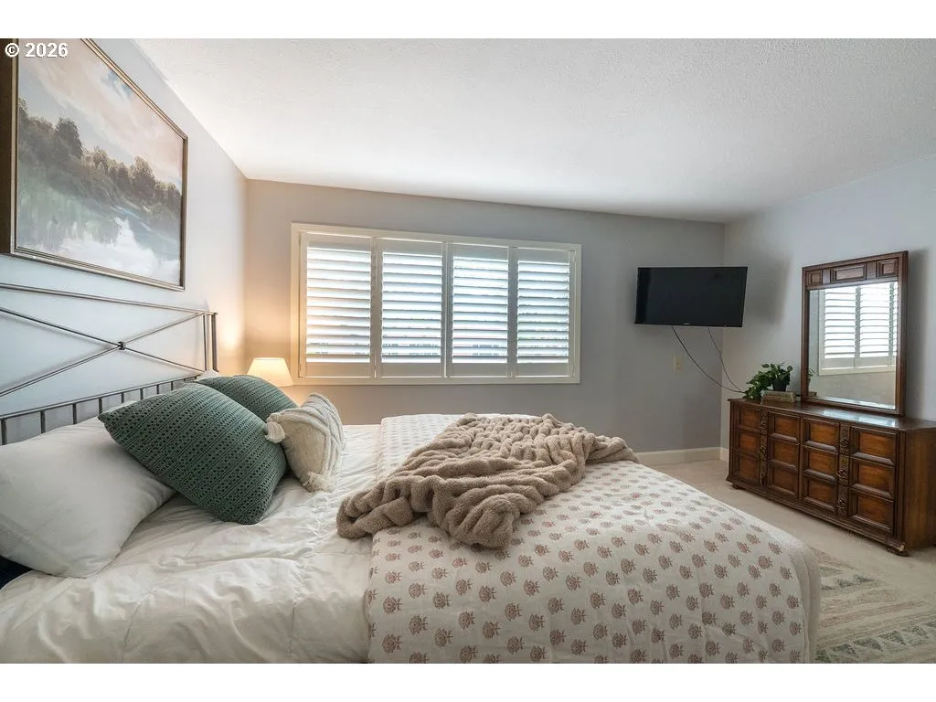 Primary Bedroom-Upper
