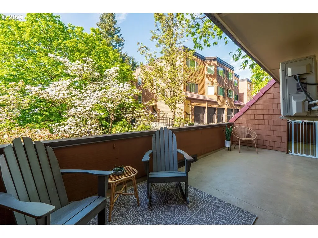 Balcony-Covered