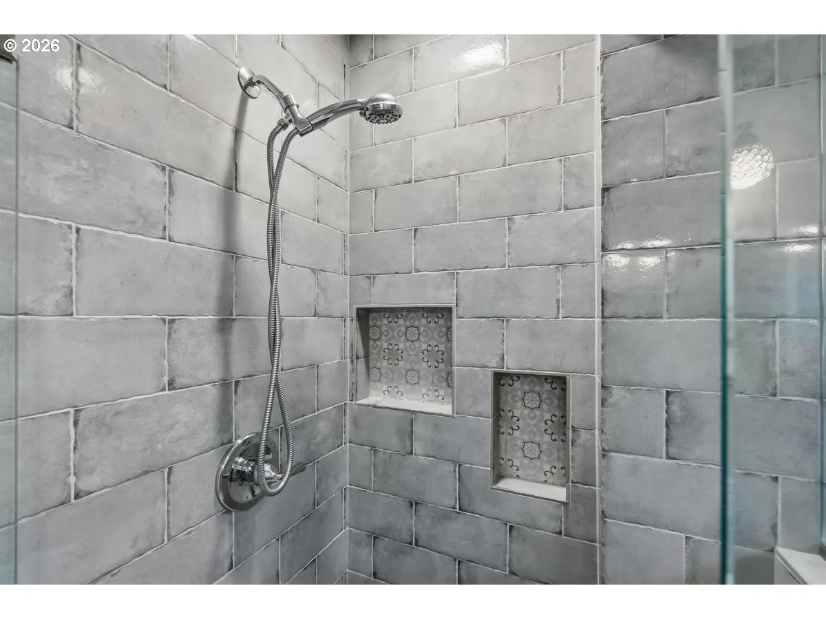 Bathroom, Attached-Walk-In Closet