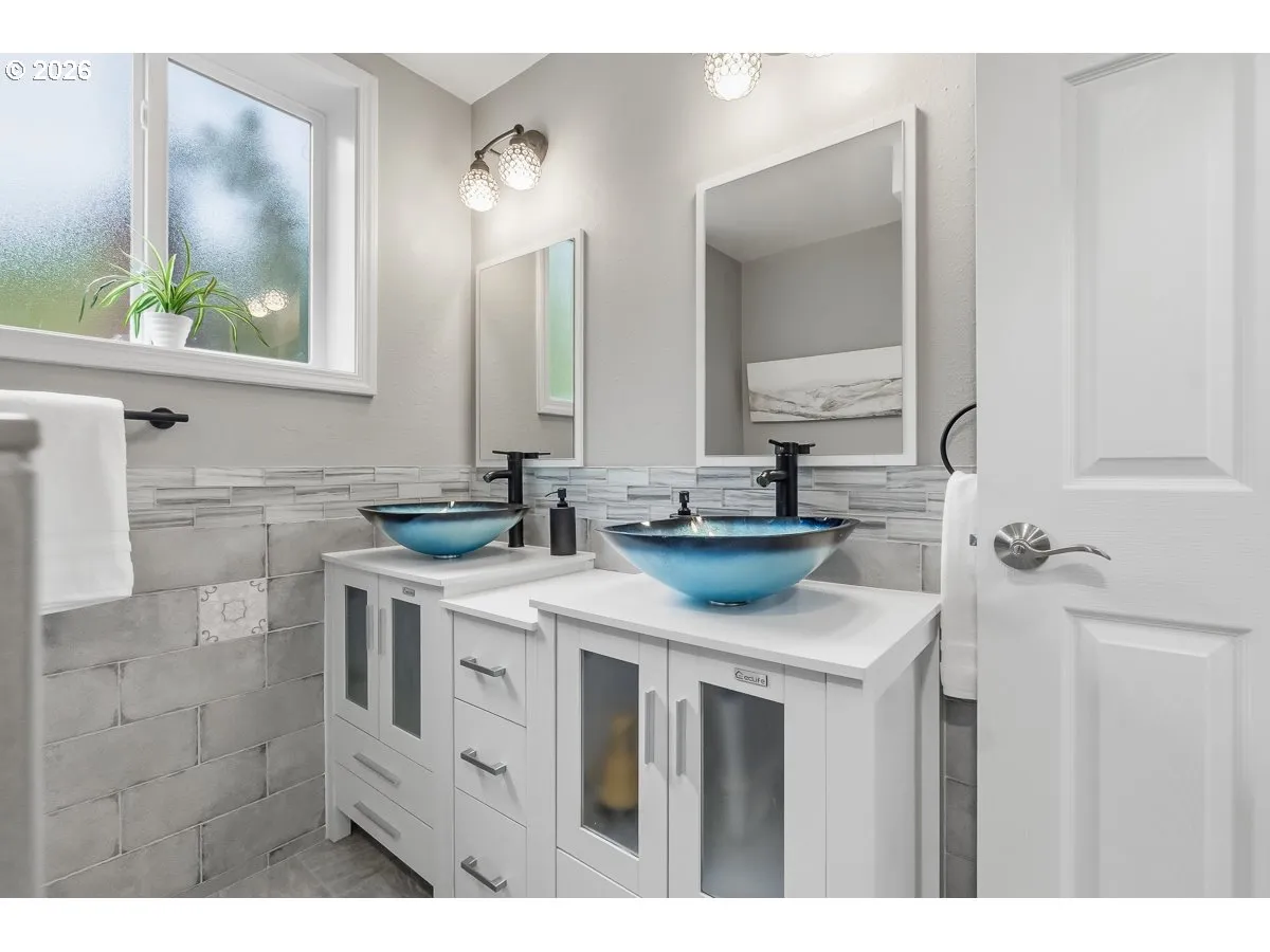 Bathroom, Attached-Double Sinks