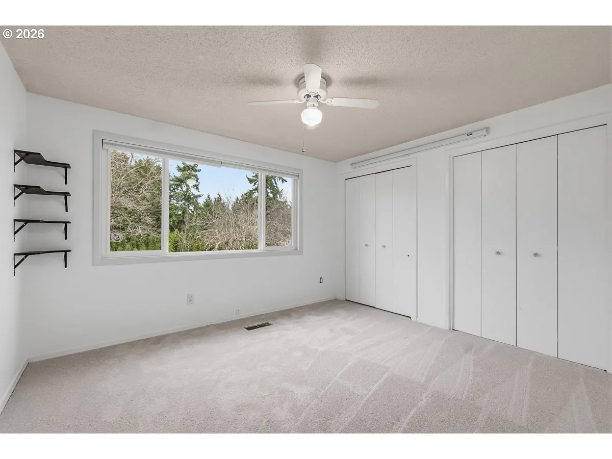 Bedroom, Primary