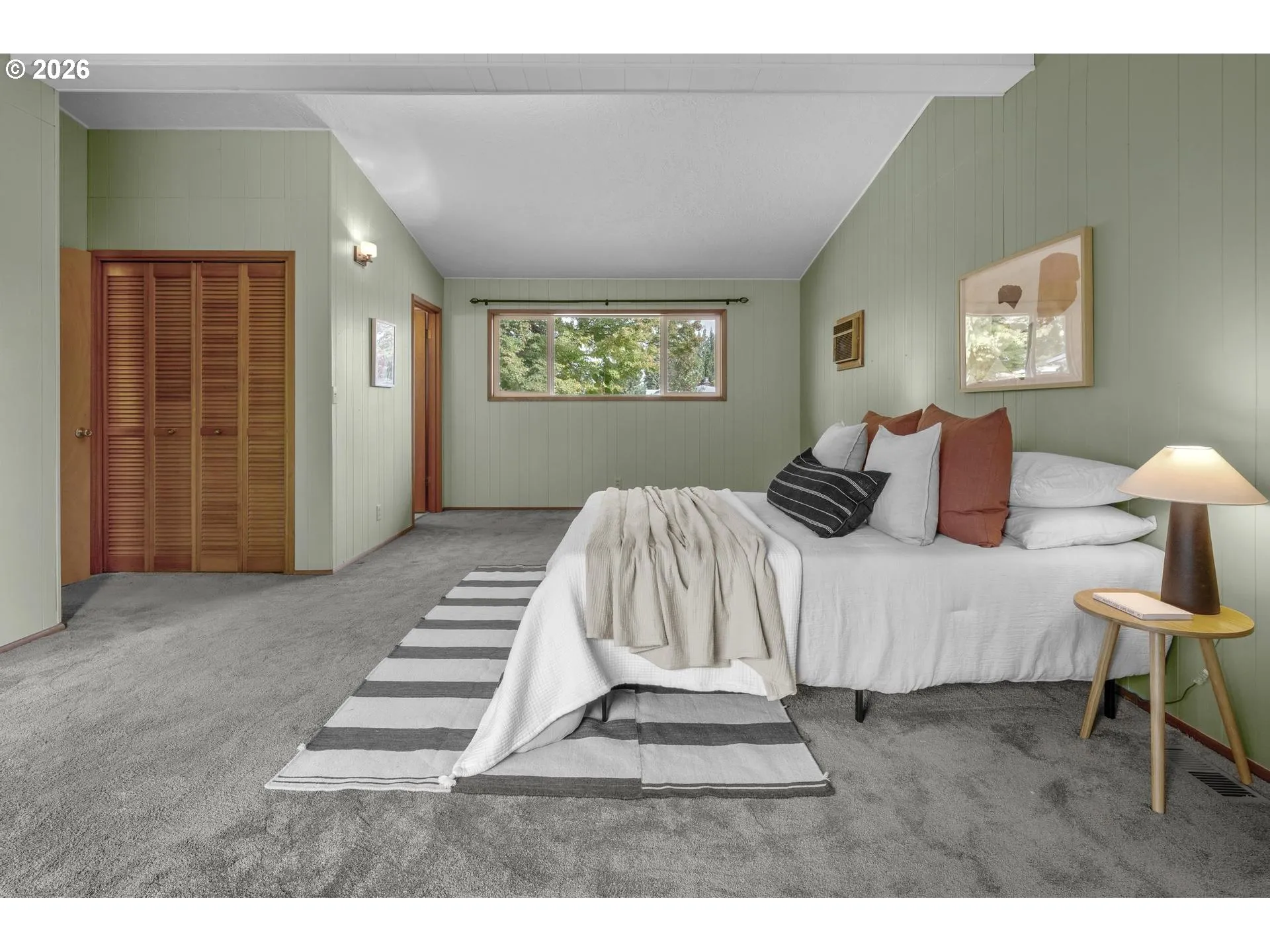 Bedroom, Owner's Suite-Vaulted Ceilings