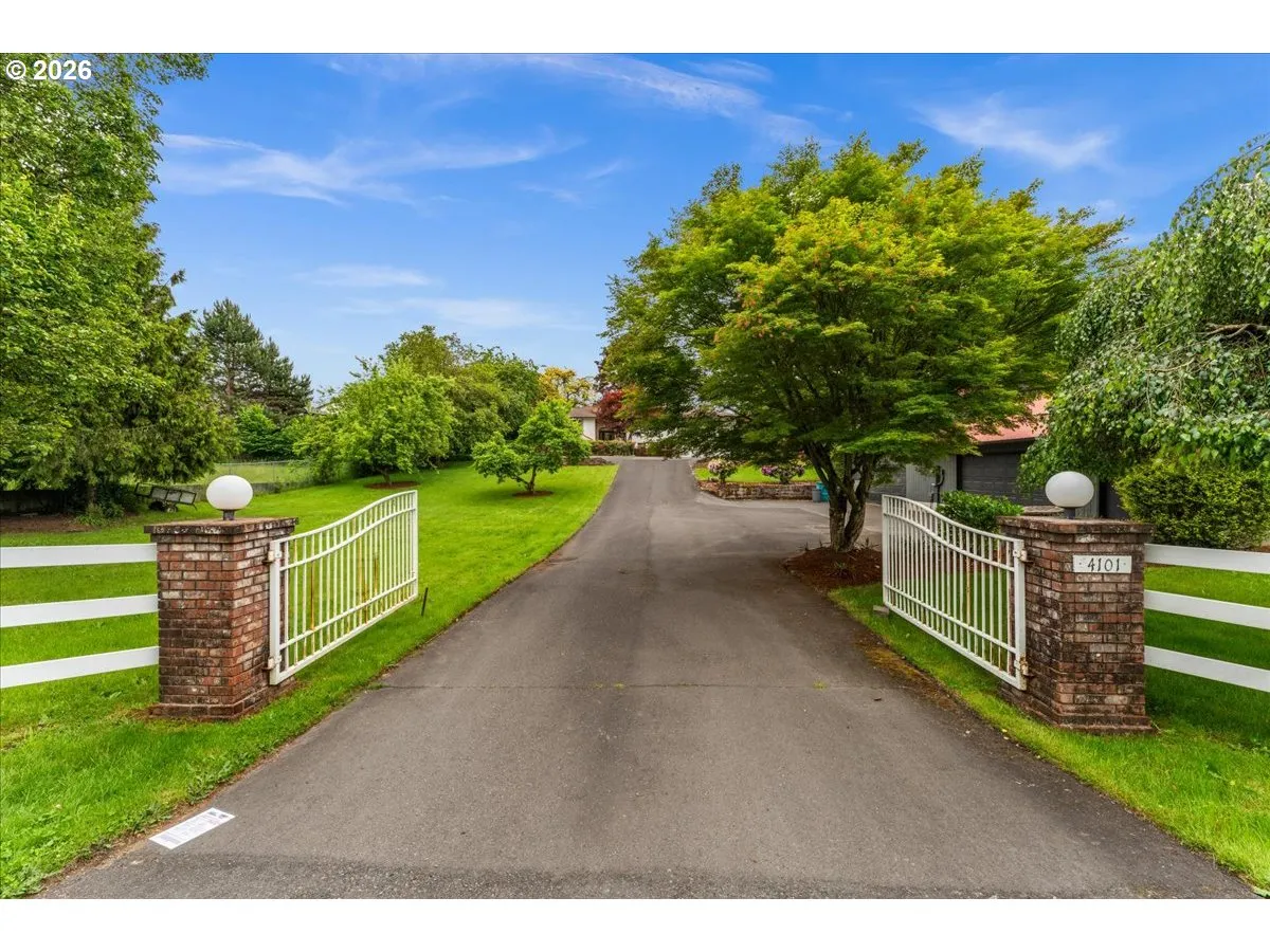 Driveway-Gated