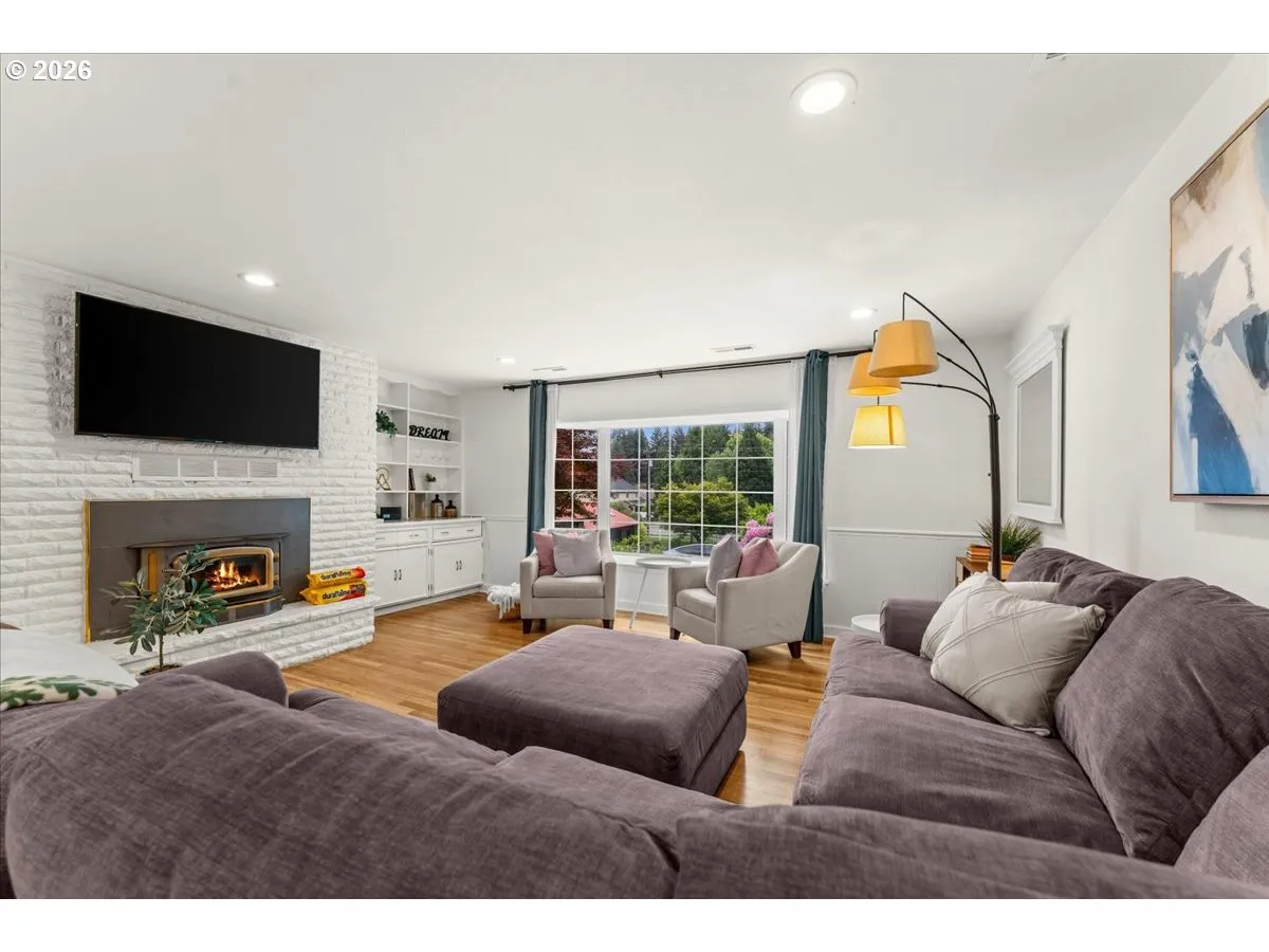 Living Room-Fireplace