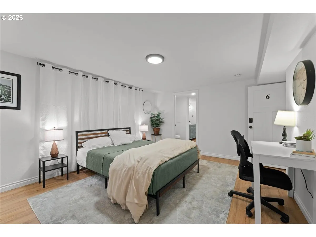 Bedroom-Full Bathroom