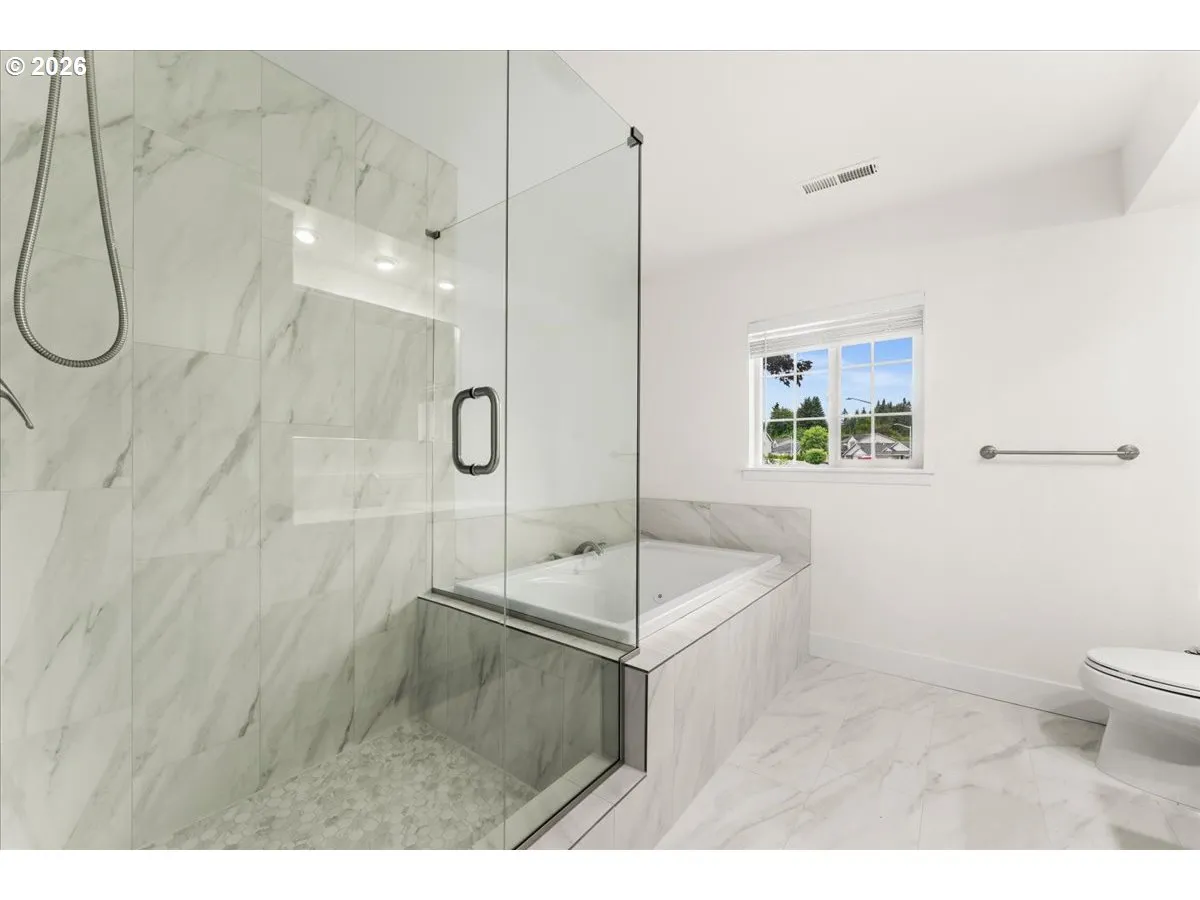 Owner's Suite Bathroom-Garden Tub
