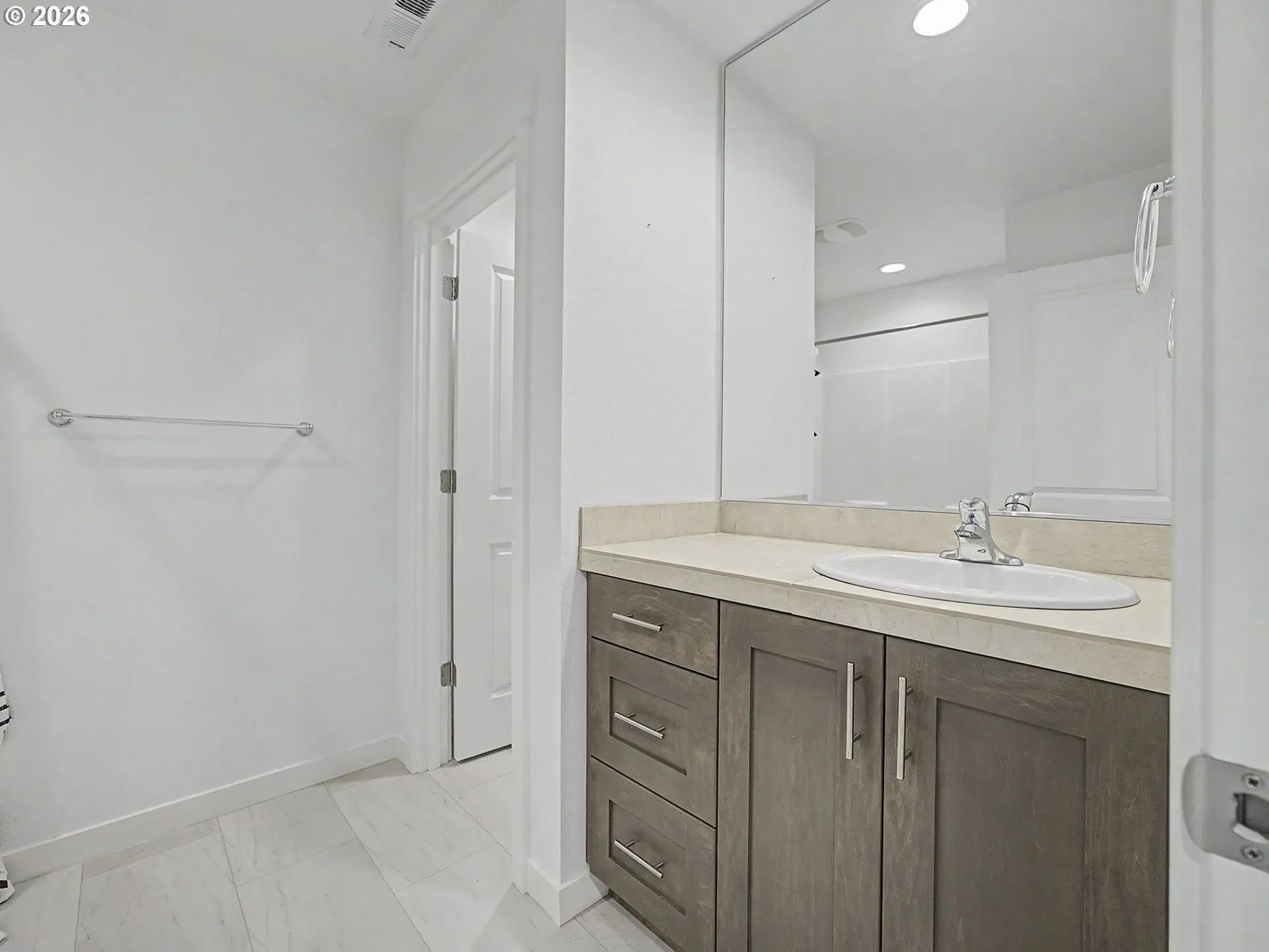 Bathroom-Upper
