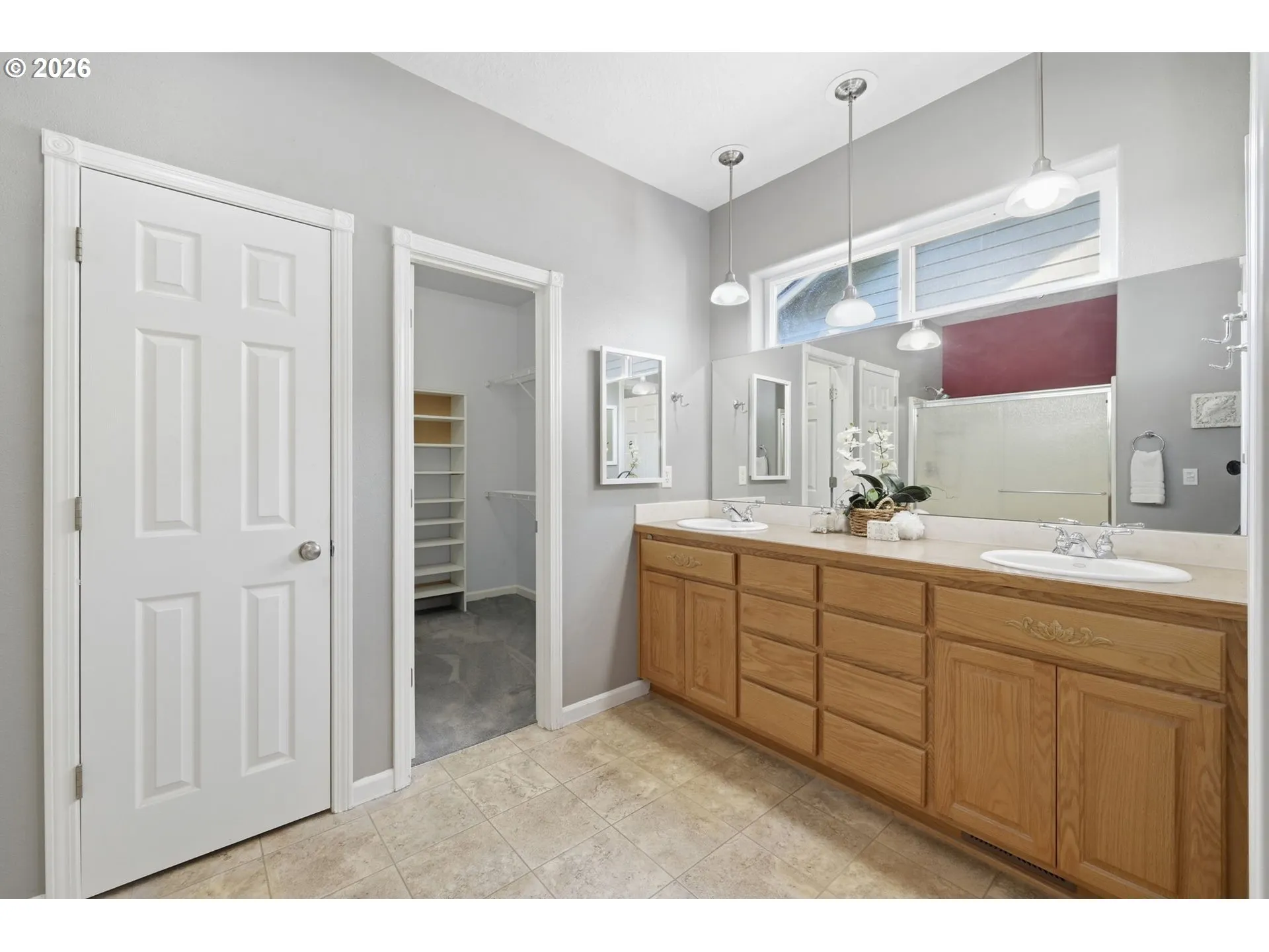 Bathroom, Attached-Walk-In Closet