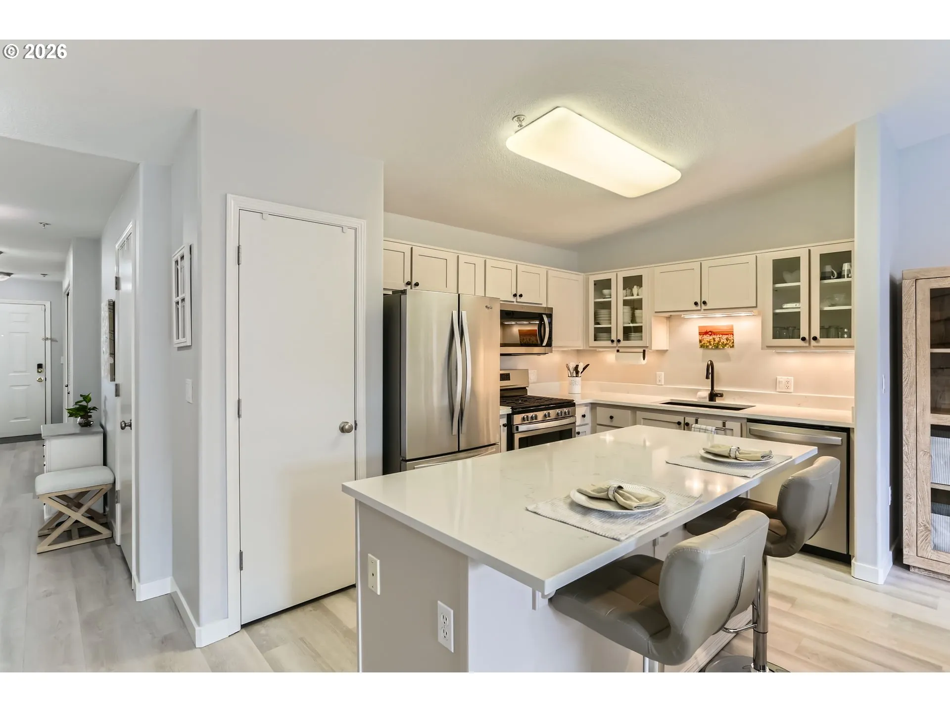 Kitchen-Breakfast Bar