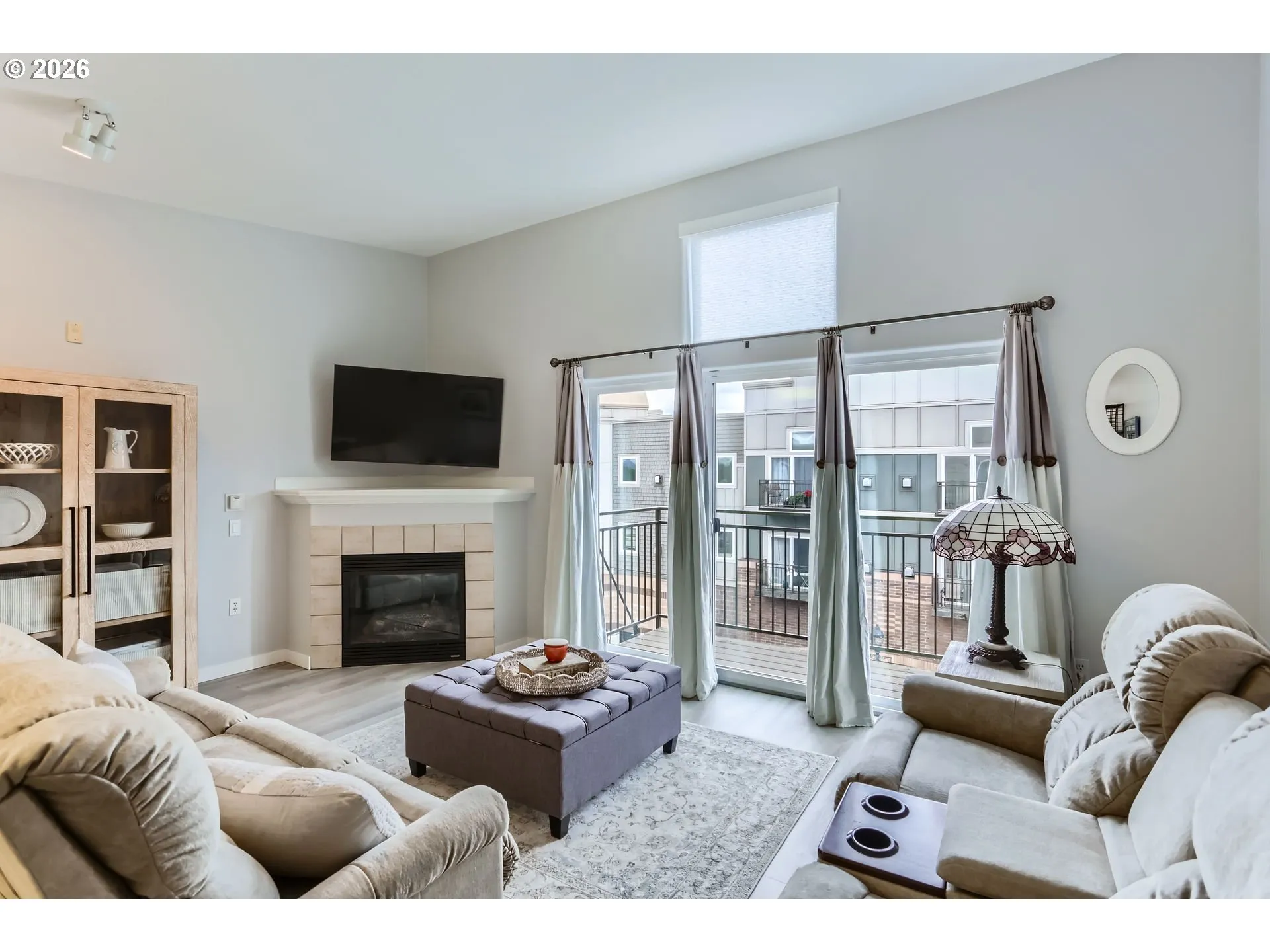 Living Room-Vaulted Ceilings