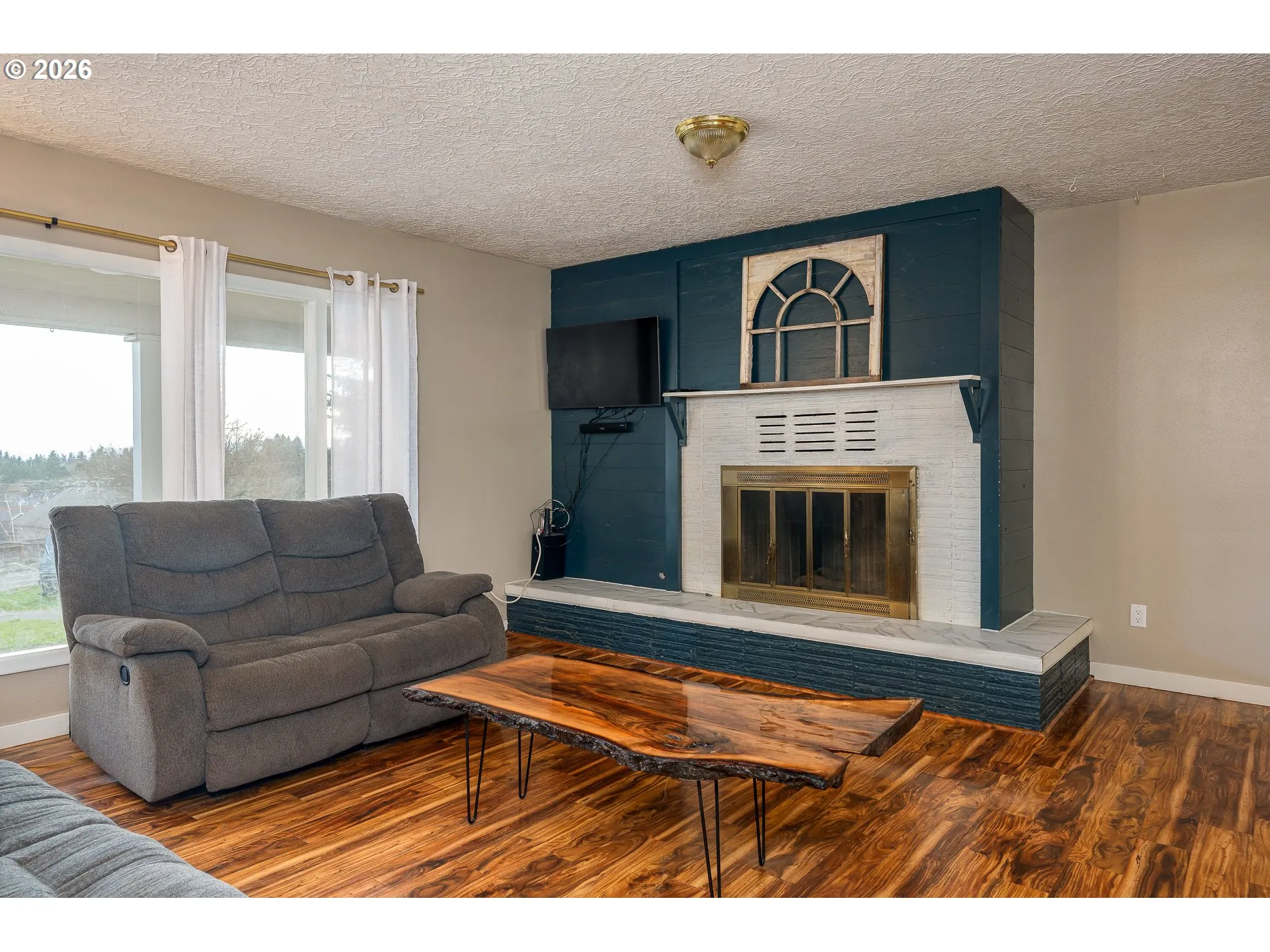 Living Room-Fireplace