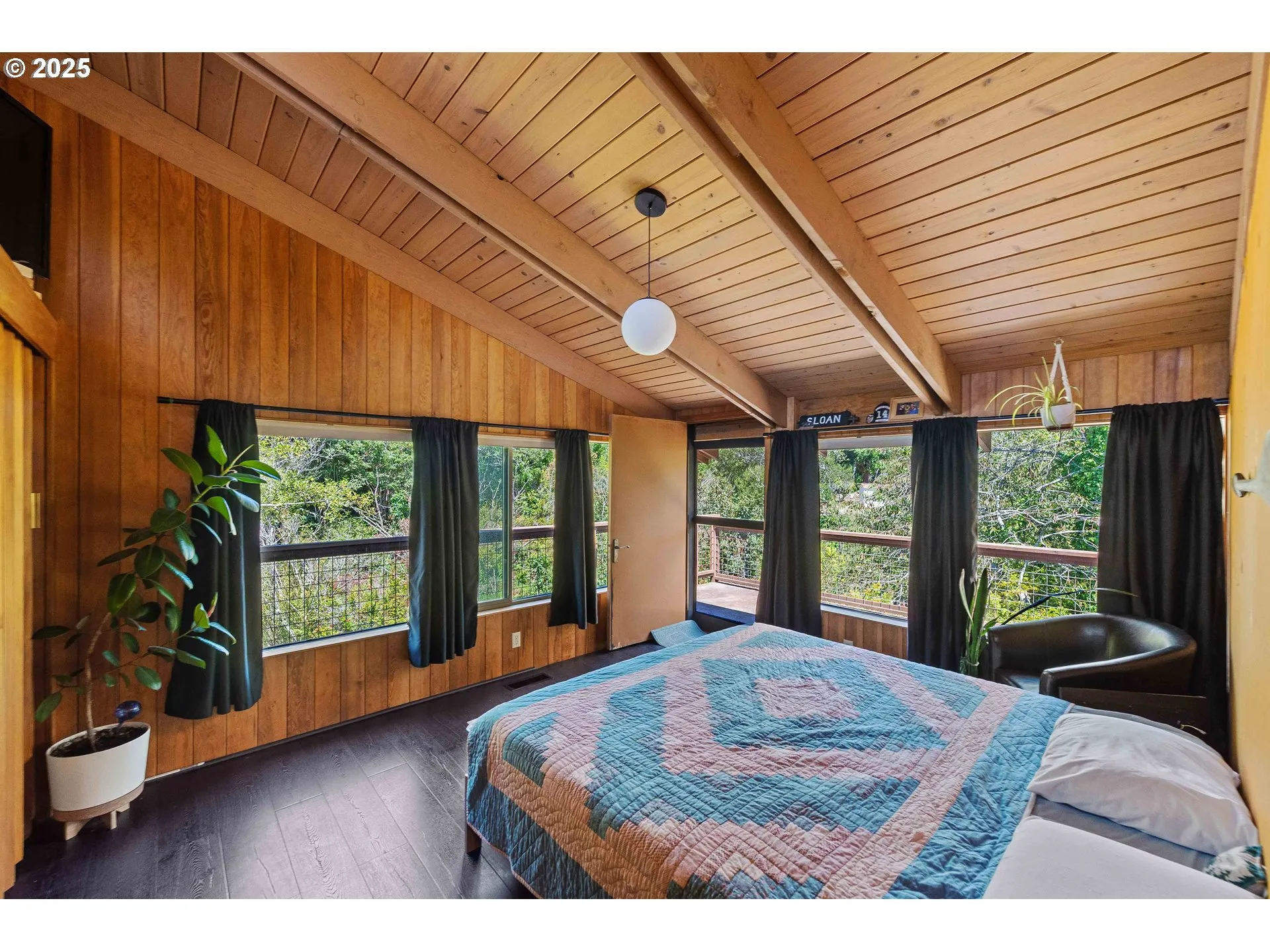 Bedroom, Owner's Suite-Vaulted Ceilings
