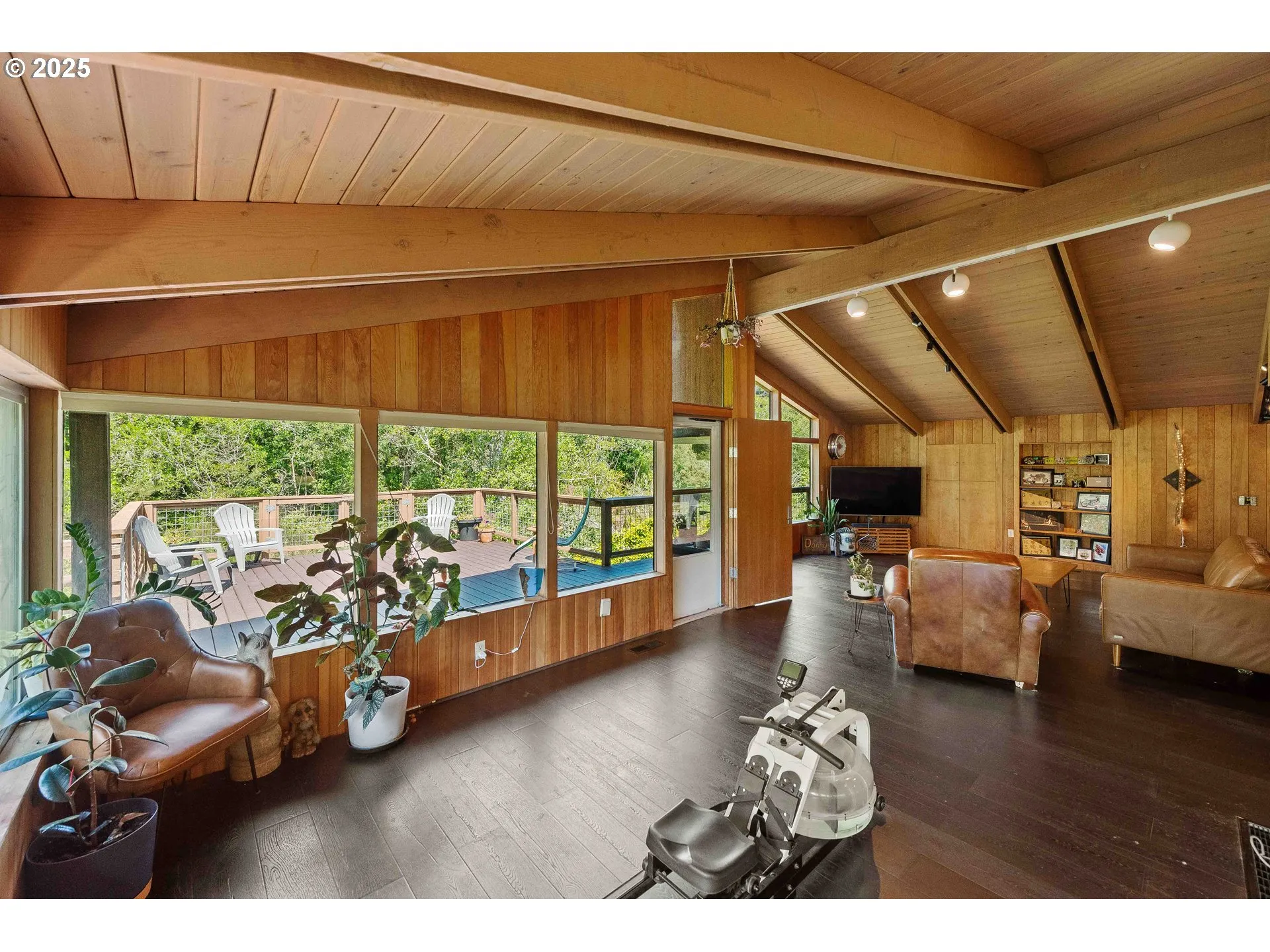 Living Room-Vaulted Ceilings